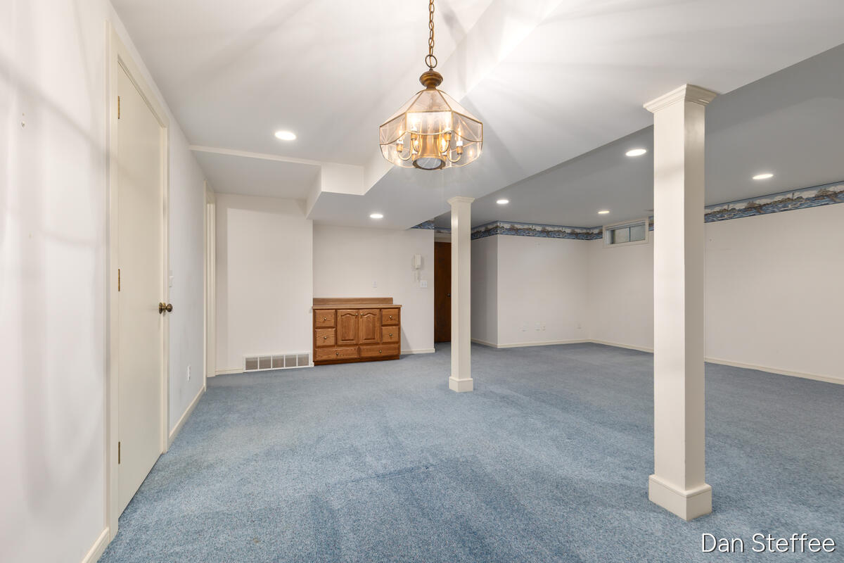 2121 Dewberry Drive NE Grand Rapids MI 49505