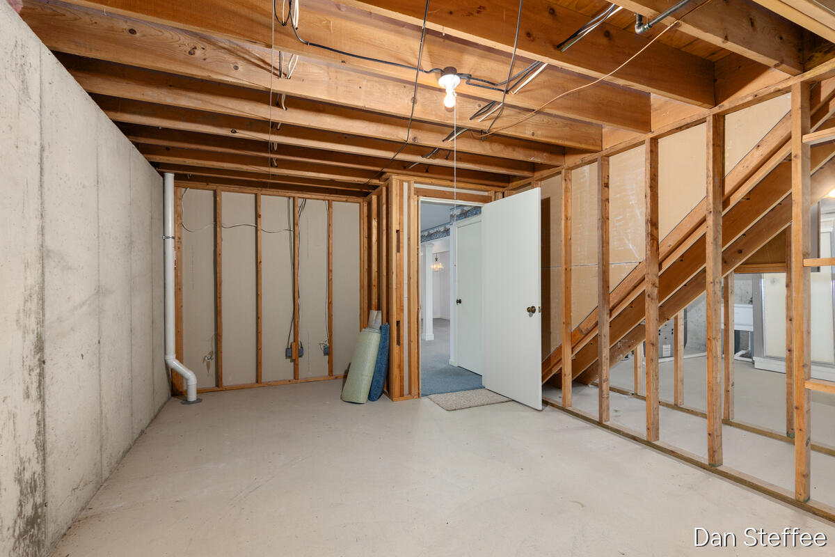 2121 Dewberry Drive NE Grand Rapids MI 49505