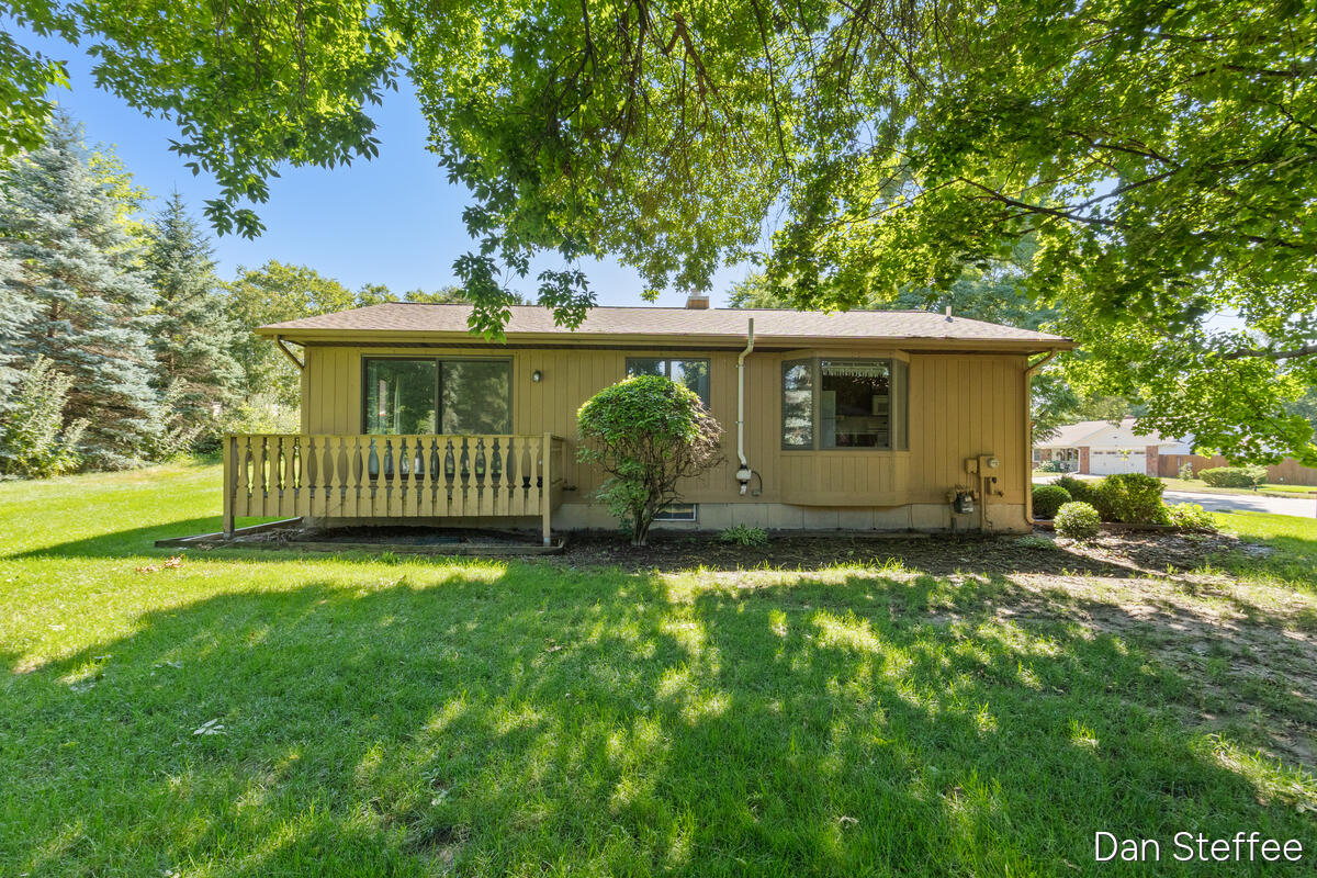 2121 Dewberry Drive NE Grand Rapids MI 49505
