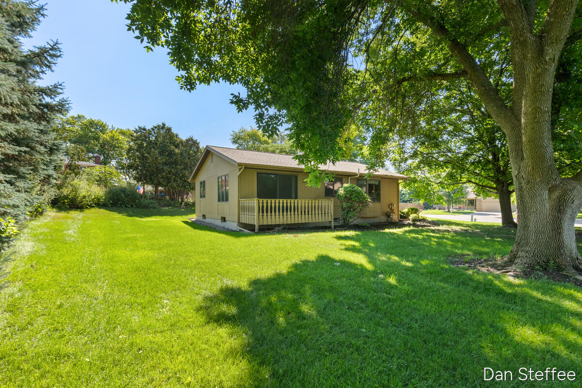 2121 Dewberry Drive NE Grand Rapids MI 49505