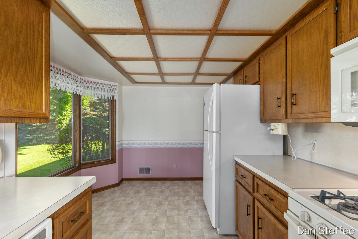 2121 Dewberry Drive NE Grand Rapids MI 49505