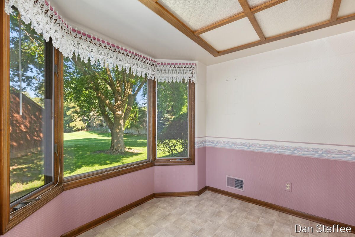 2121 Dewberry Drive NE Grand Rapids MI 49505