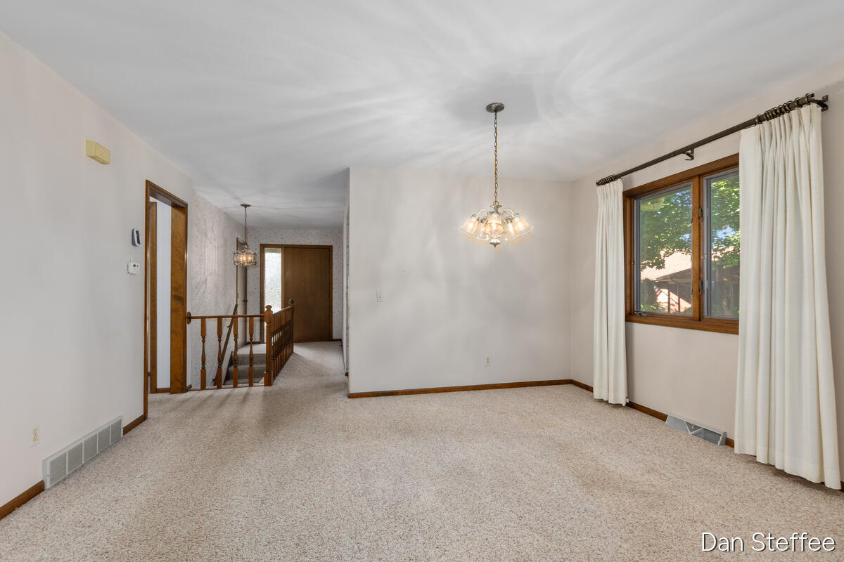 2121 Dewberry Drive NE Grand Rapids MI 49505