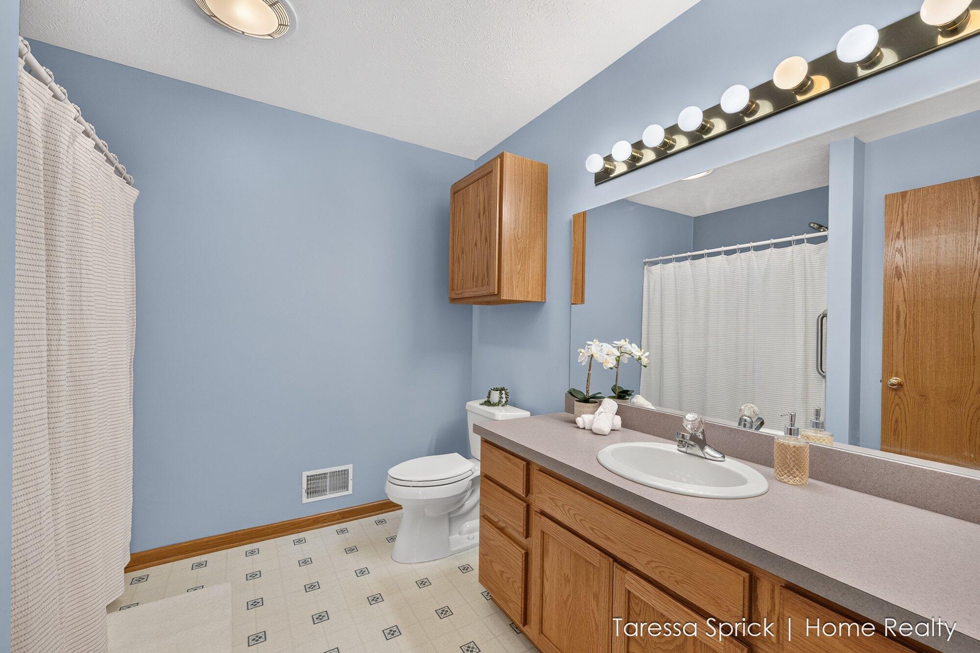 1533 Castlemaine Drive Zeeland MI 49464