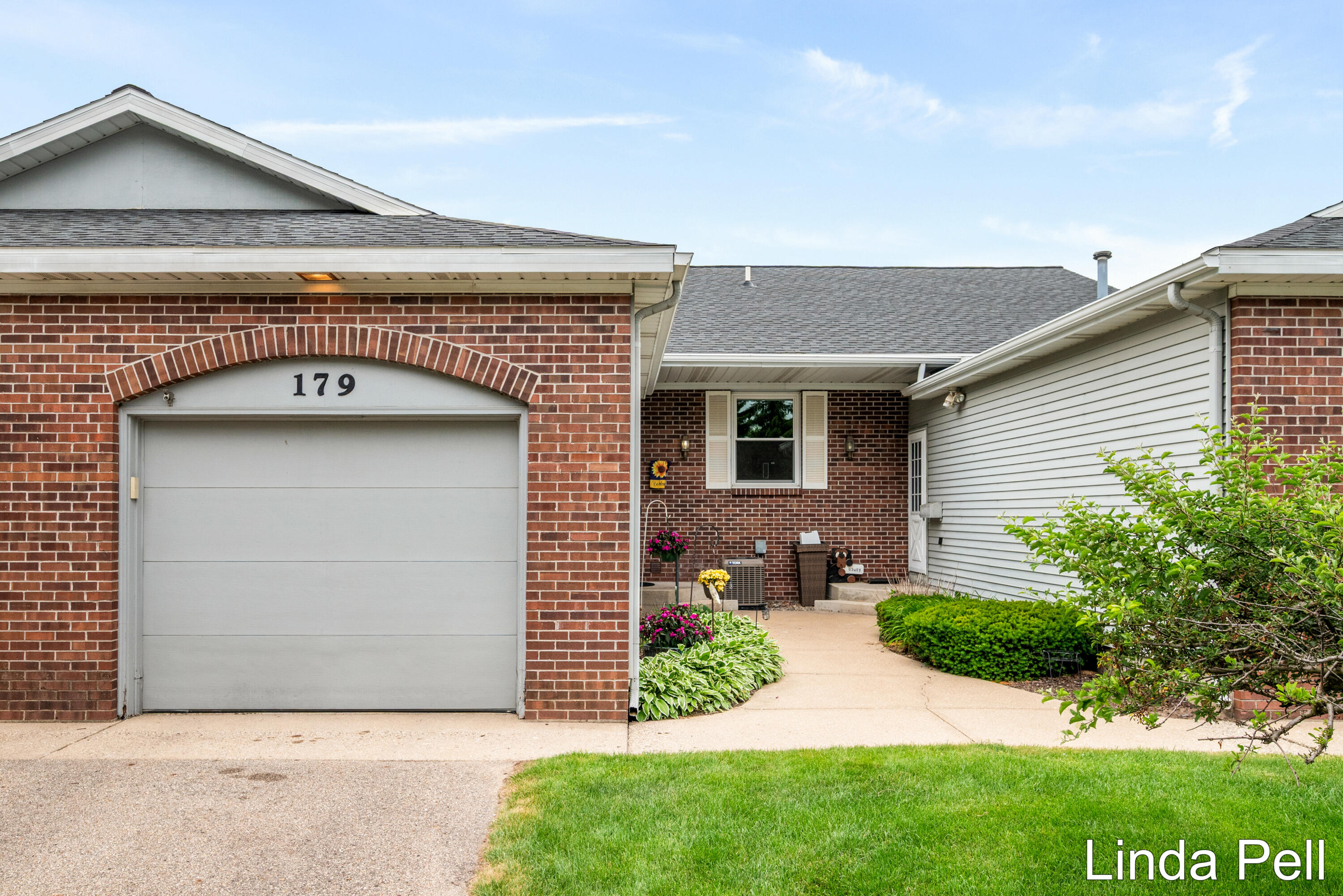 179 Laurelwood Court SW Grand Rapids MI 49548