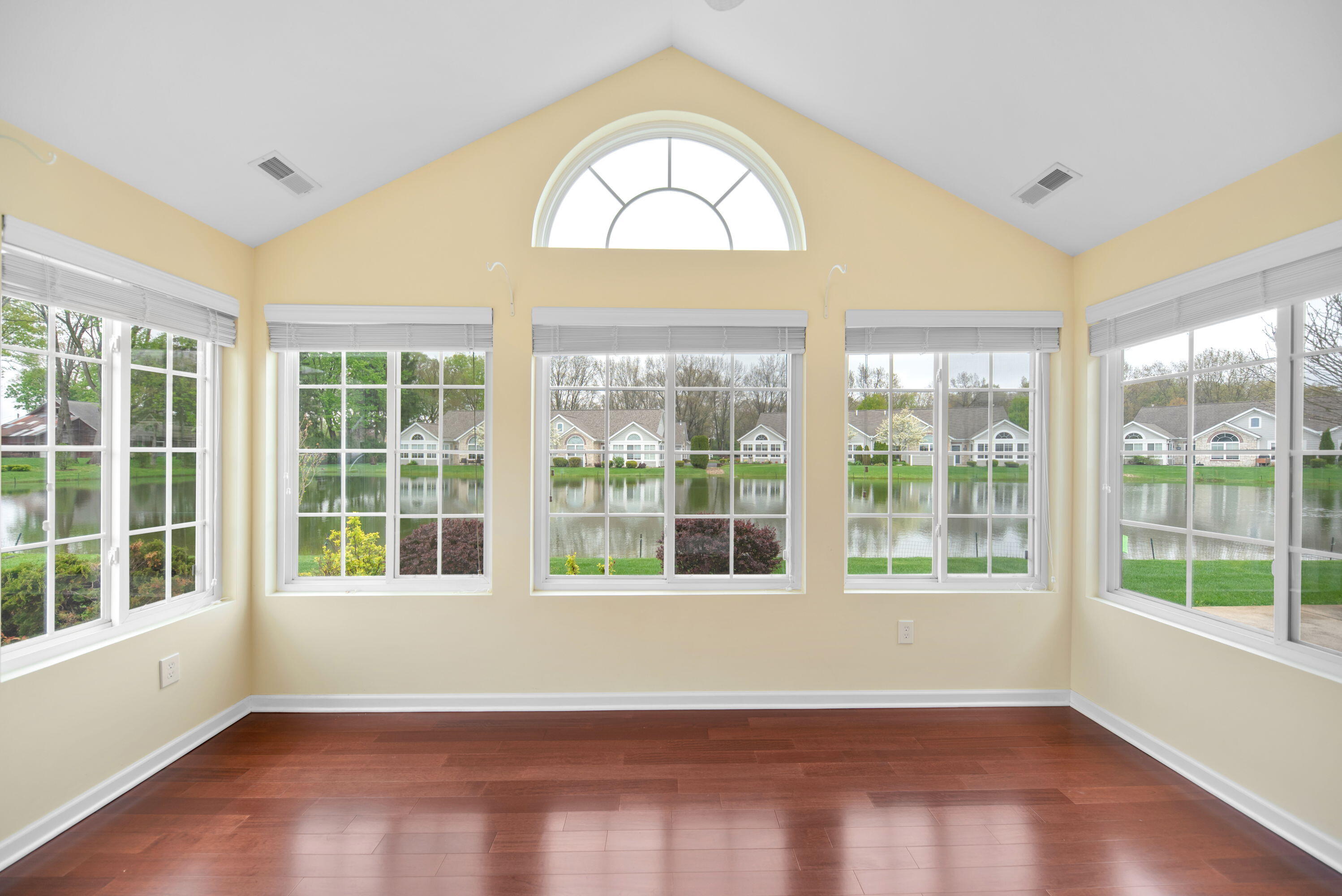 2853 Villa Lane Benton Harbor MI 49022