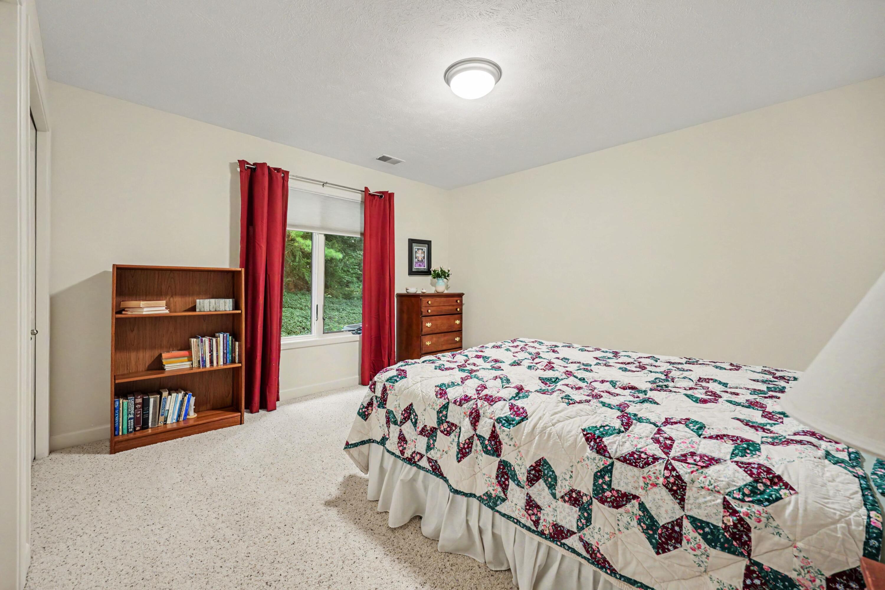2860 Willow Ln Court NE Grand Rapids MI 49525
