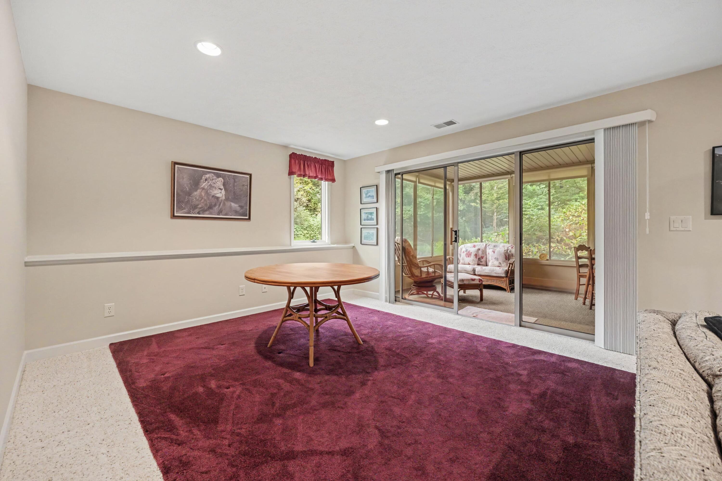 2860 Willow Ln Court NE Grand Rapids MI 49525
