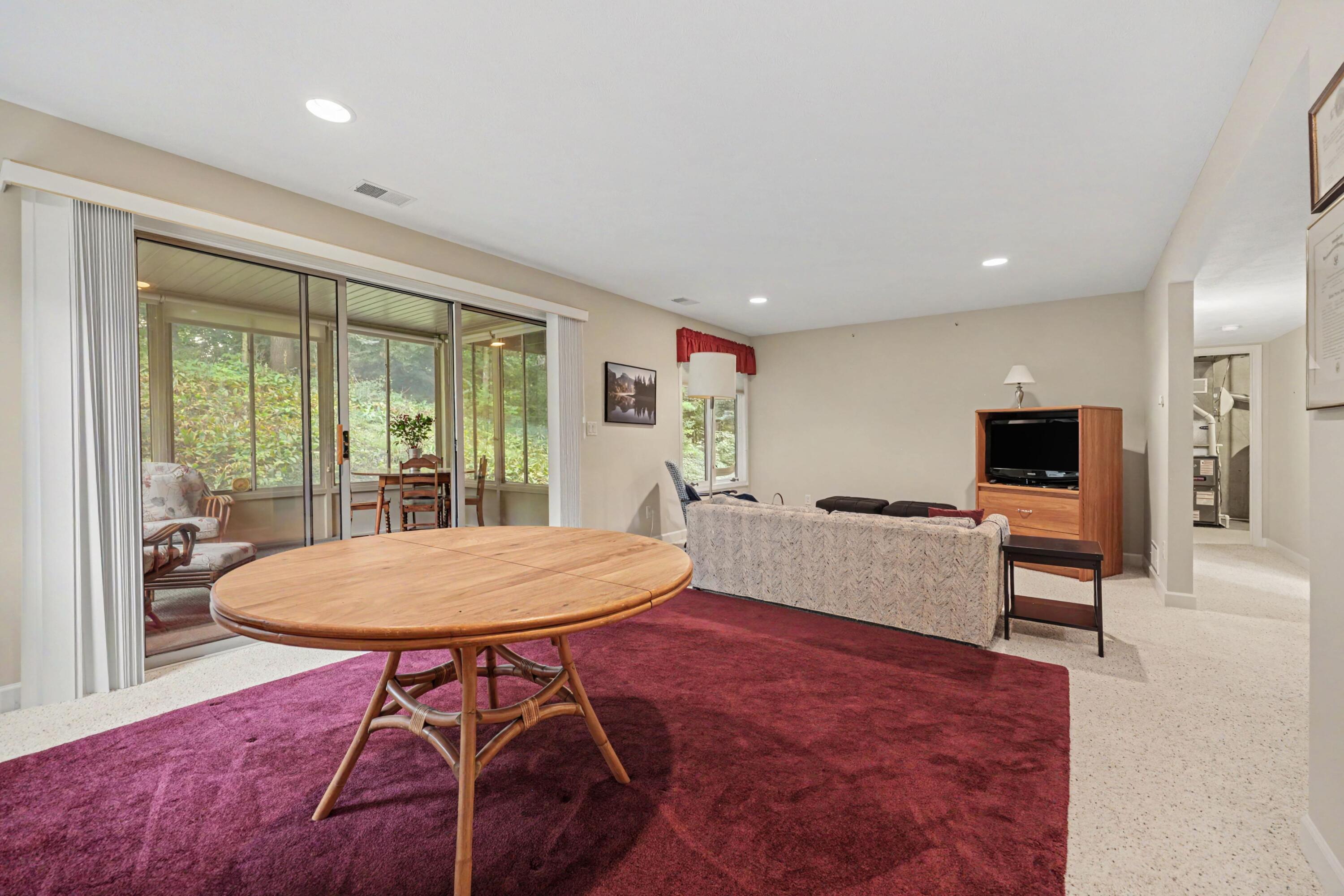 2860 Willow Ln Court NE Grand Rapids MI 49525