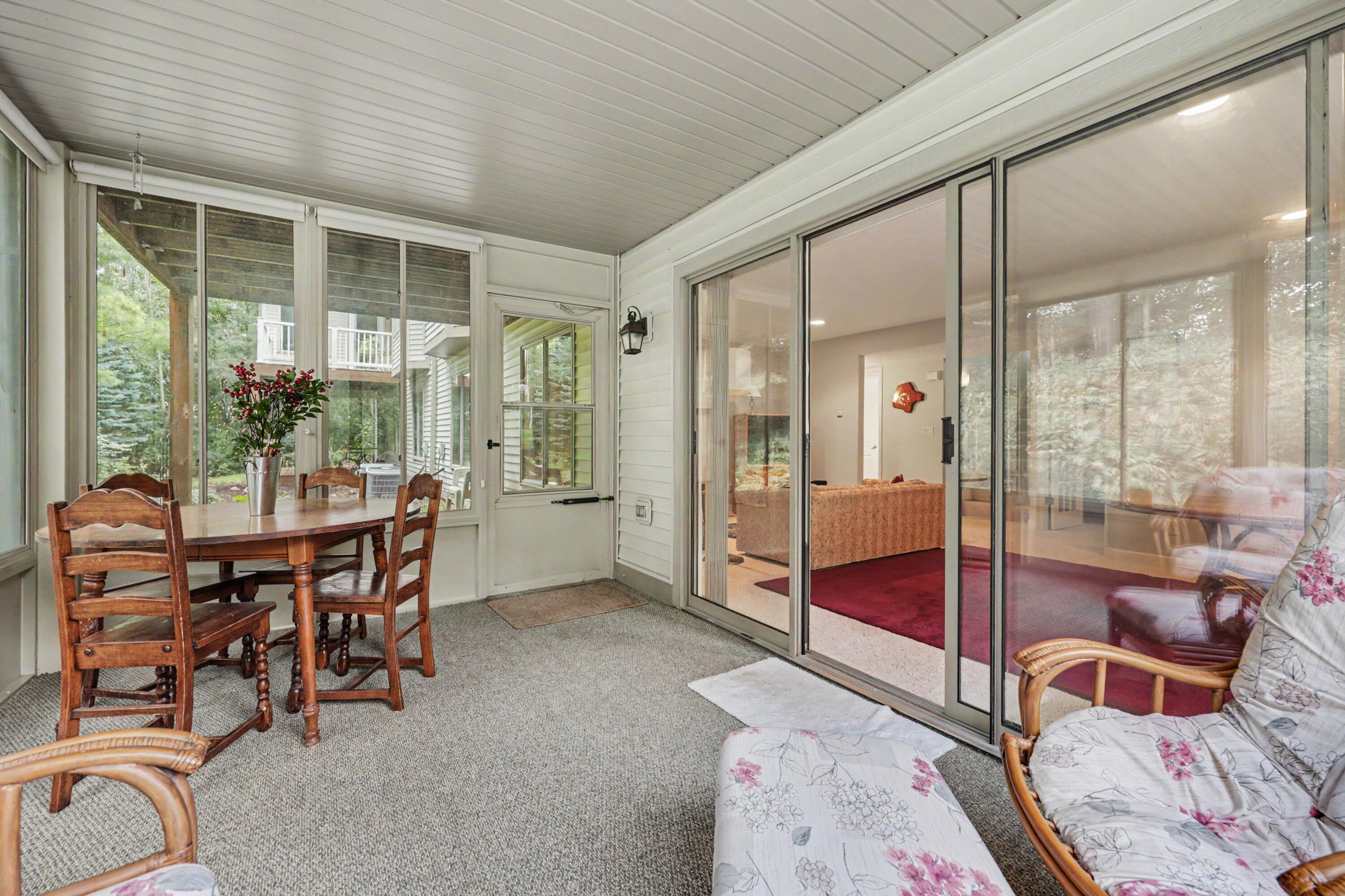 2860 Willow Ln Court NE Grand Rapids MI 49525