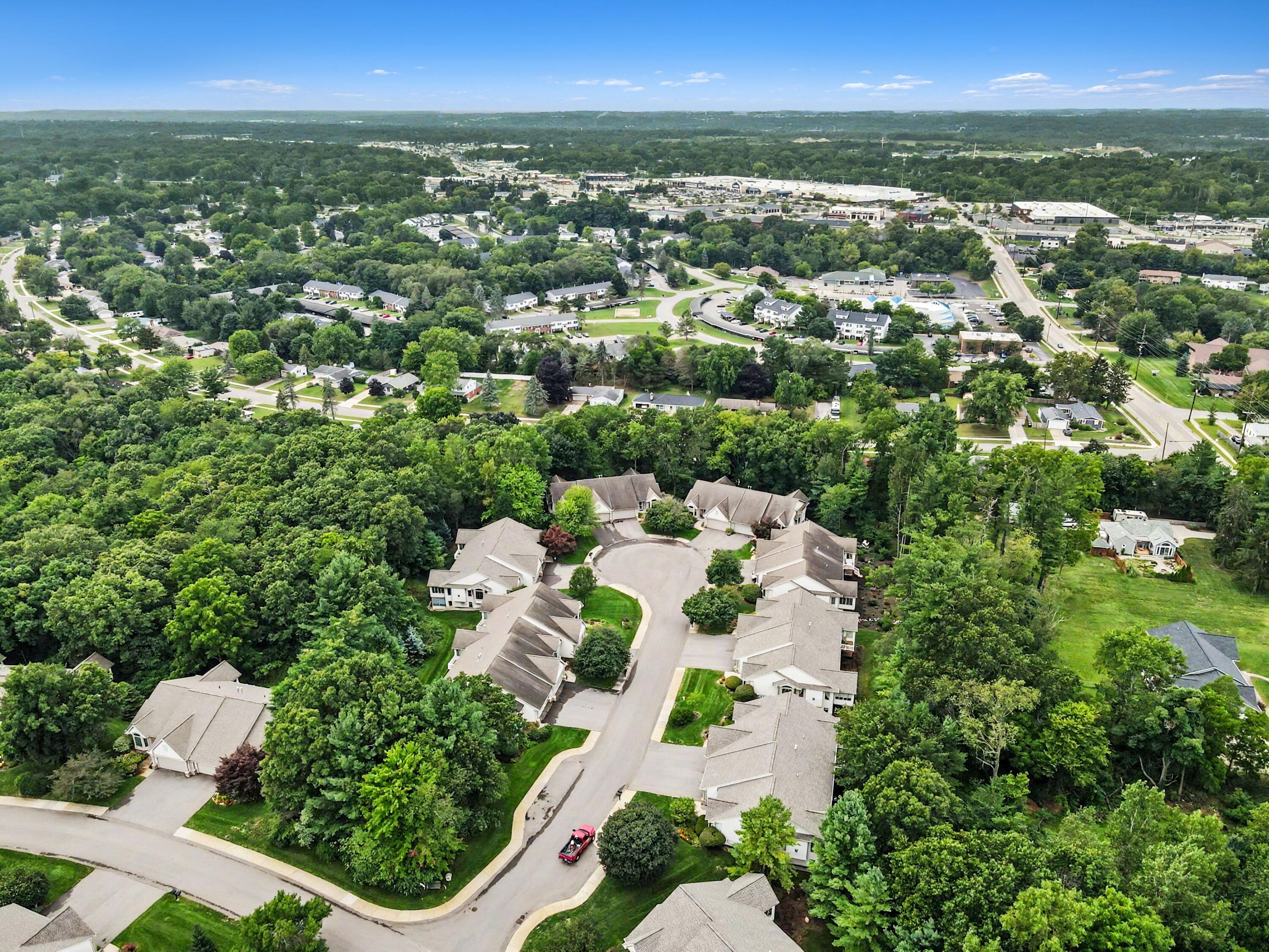 2860 Willow Ln Court NE Grand Rapids MI 49525