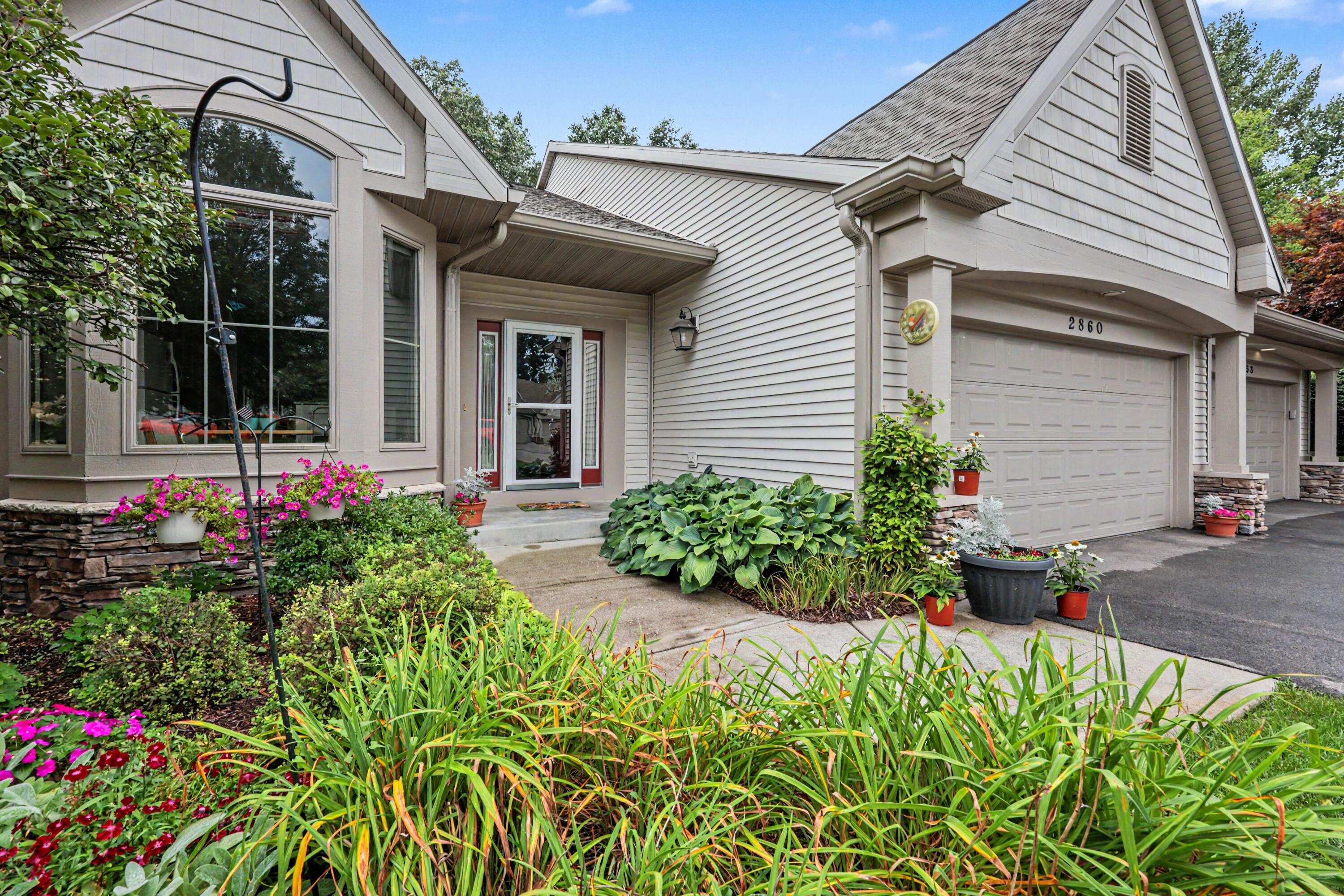 2860 Willow Ln Court NE Grand Rapids MI 49525
