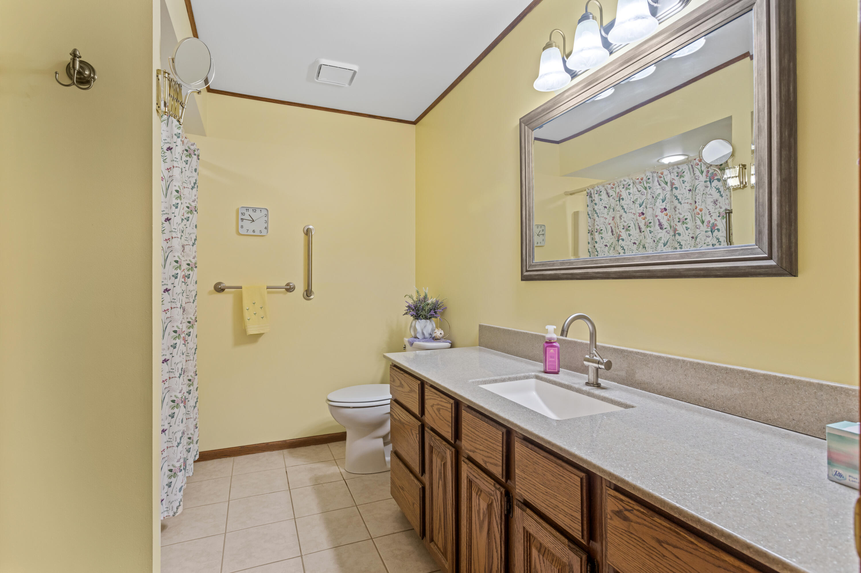 1037 Country Gardens NW Grand Rapids MI 49534