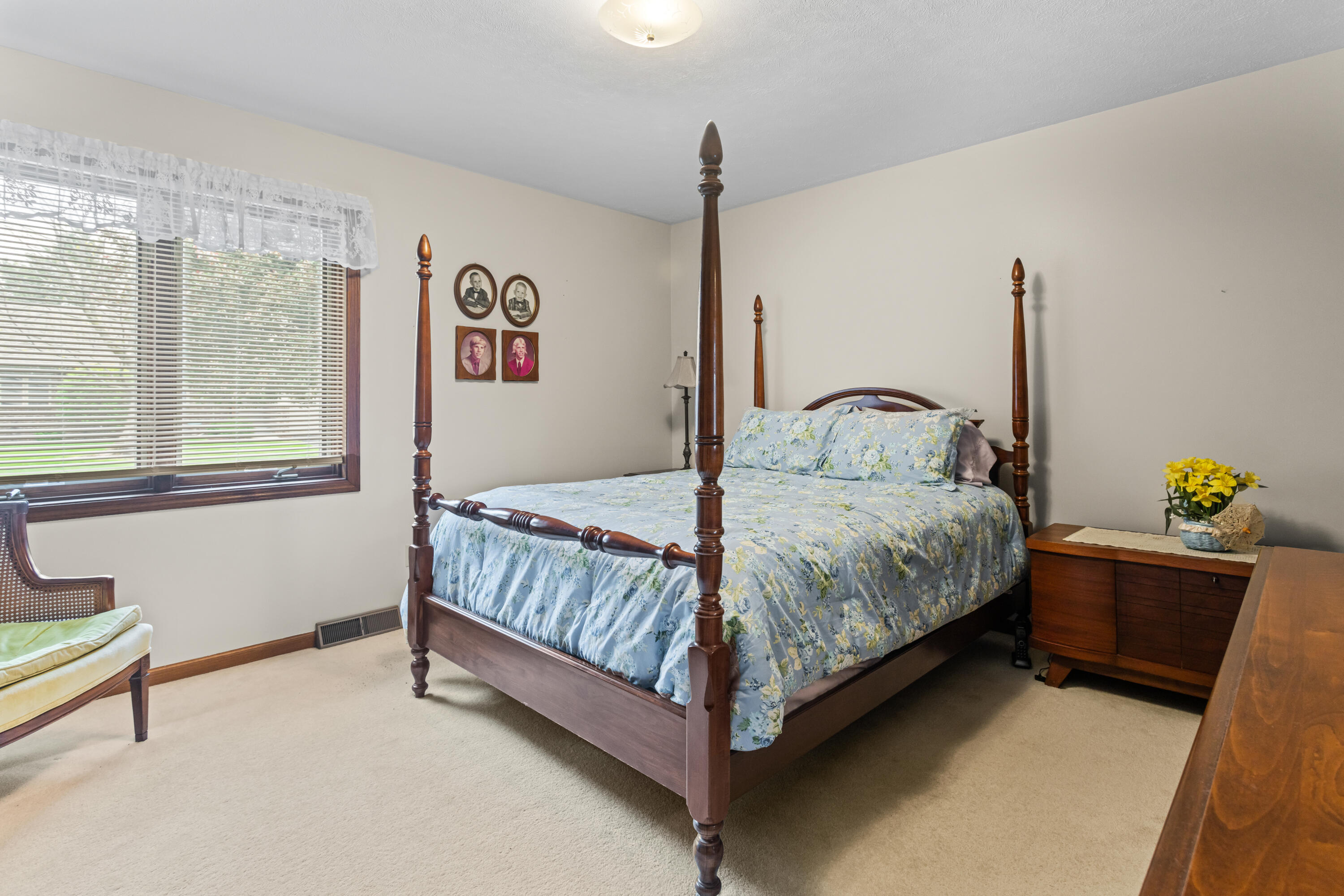 1037 Country Gardens NW Grand Rapids MI 49534