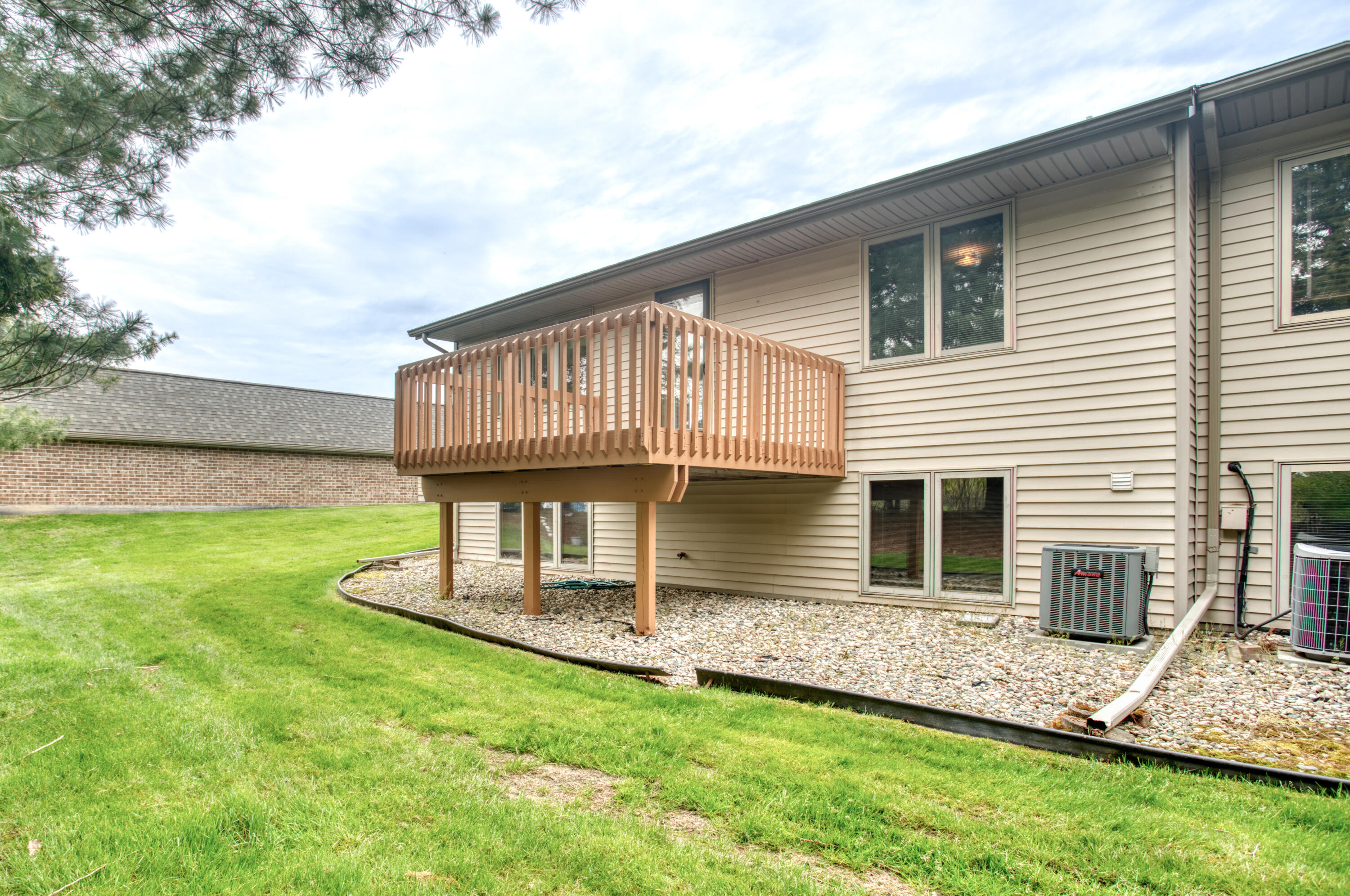 1037 Country Gardens NW Grand Rapids MI 49534