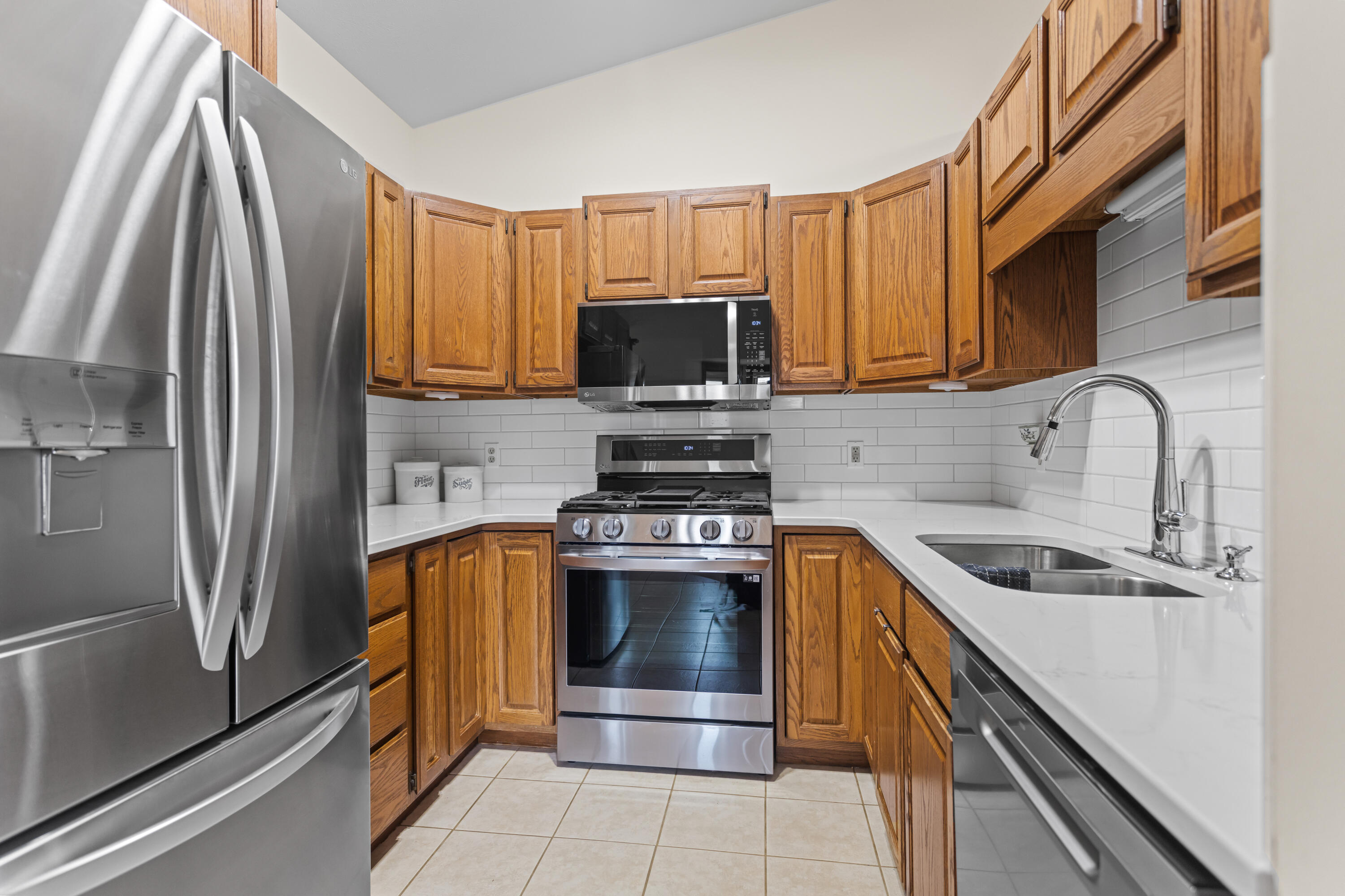 1037 Country Gardens NW Grand Rapids MI 49534