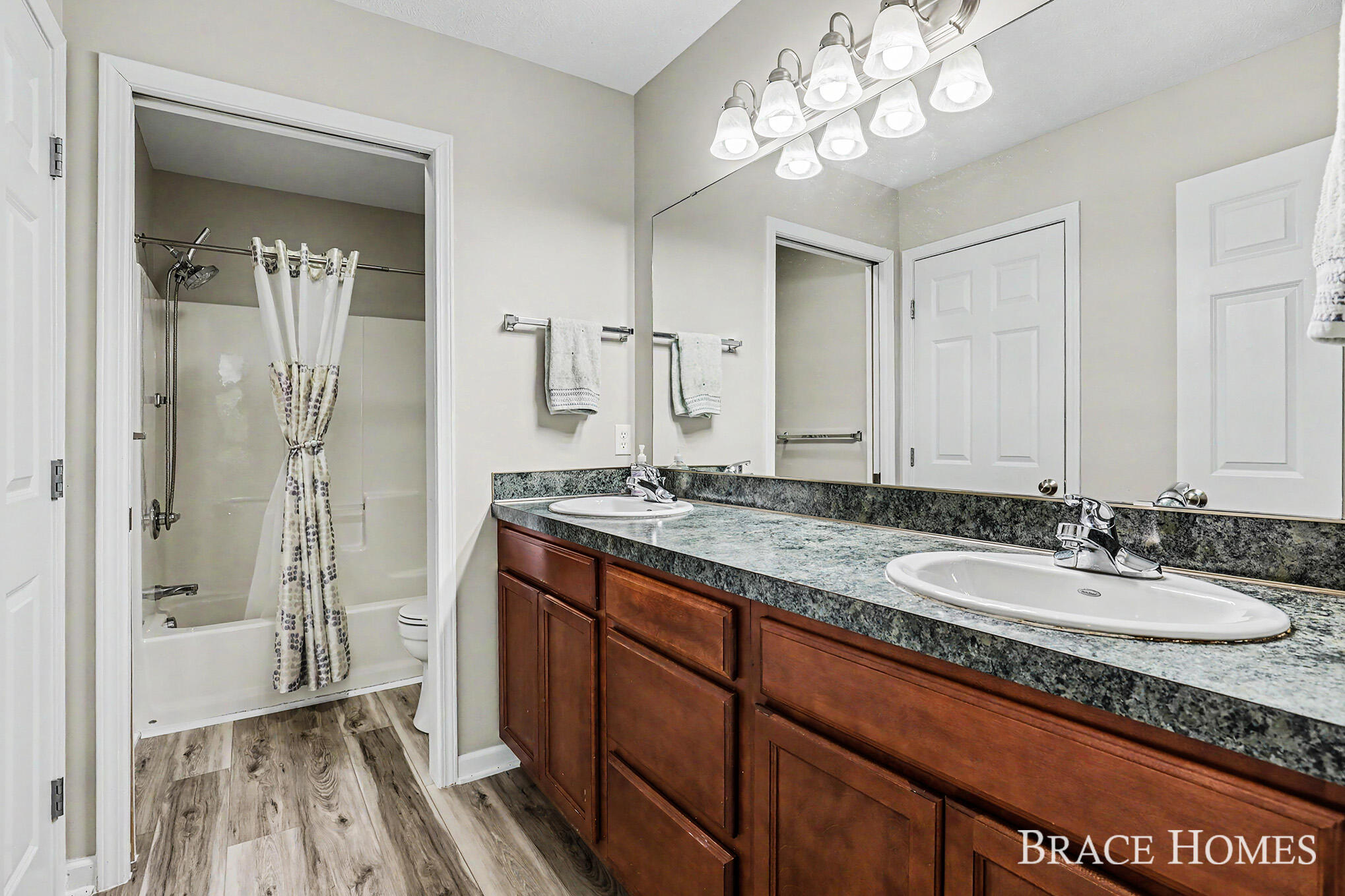 3079 Ledgestone Place NE Grand Rapids MI 49525