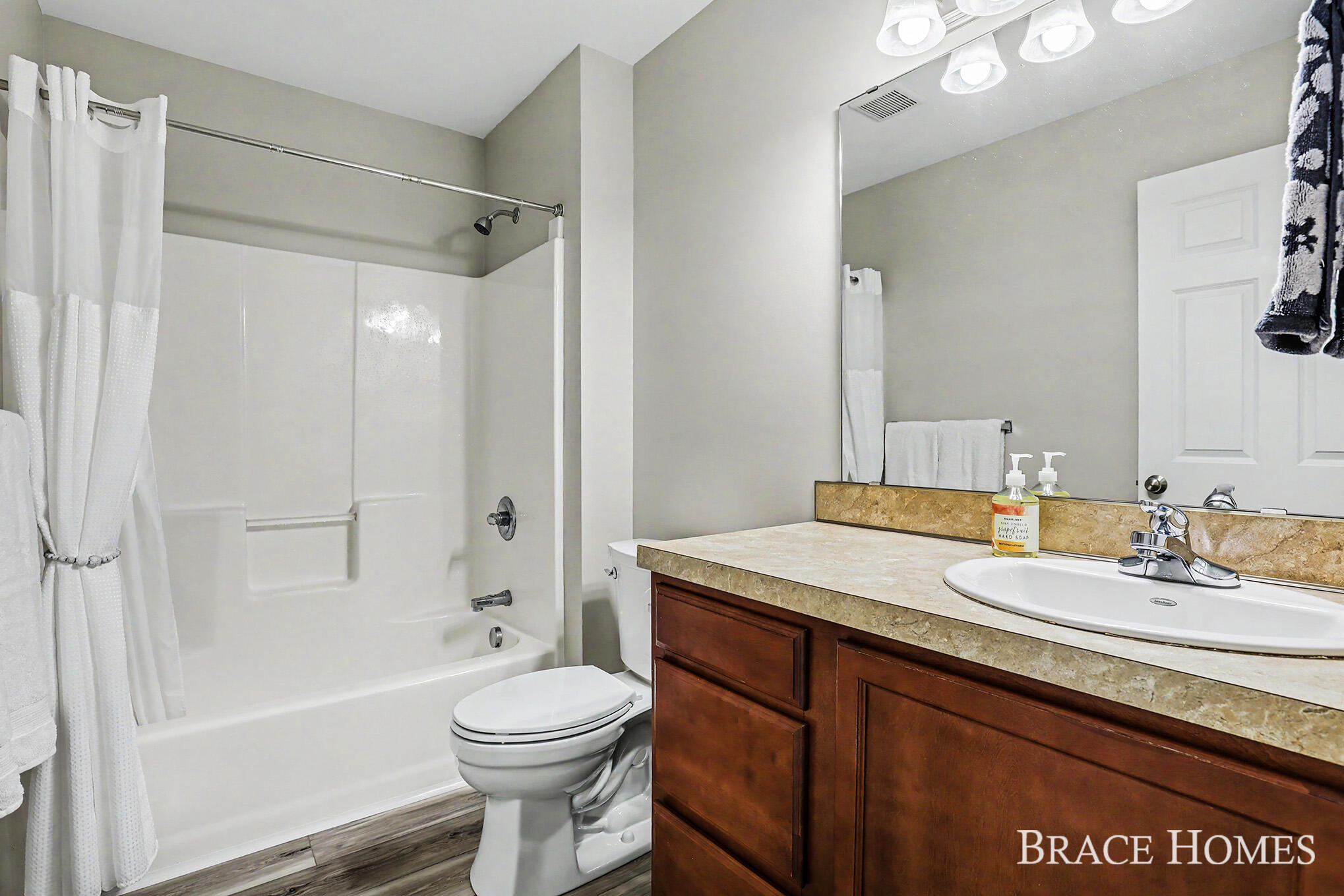 3079 Ledgestone Place NE Grand Rapids MI 49525