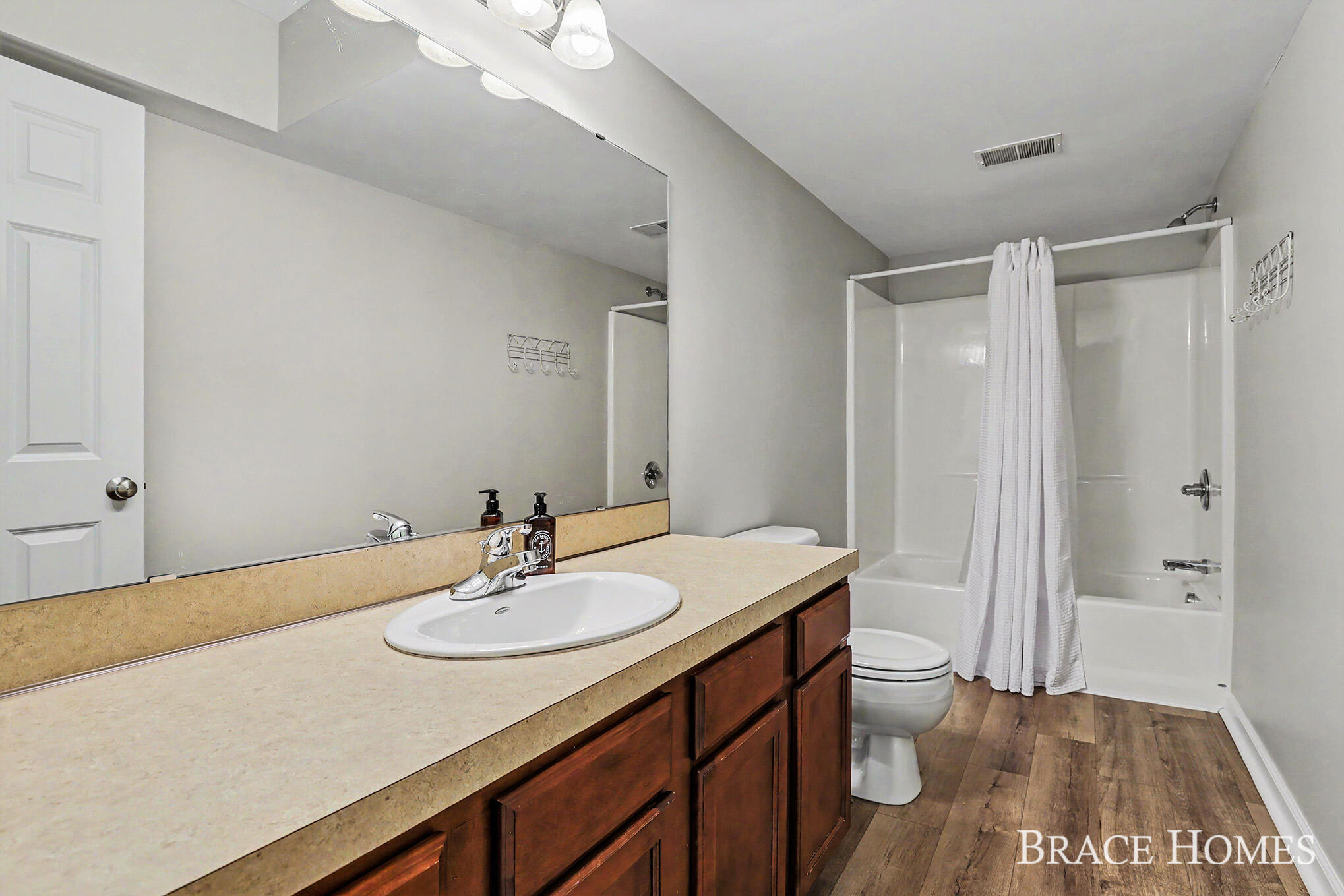 3079 Ledgestone Place NE Grand Rapids MI 49525