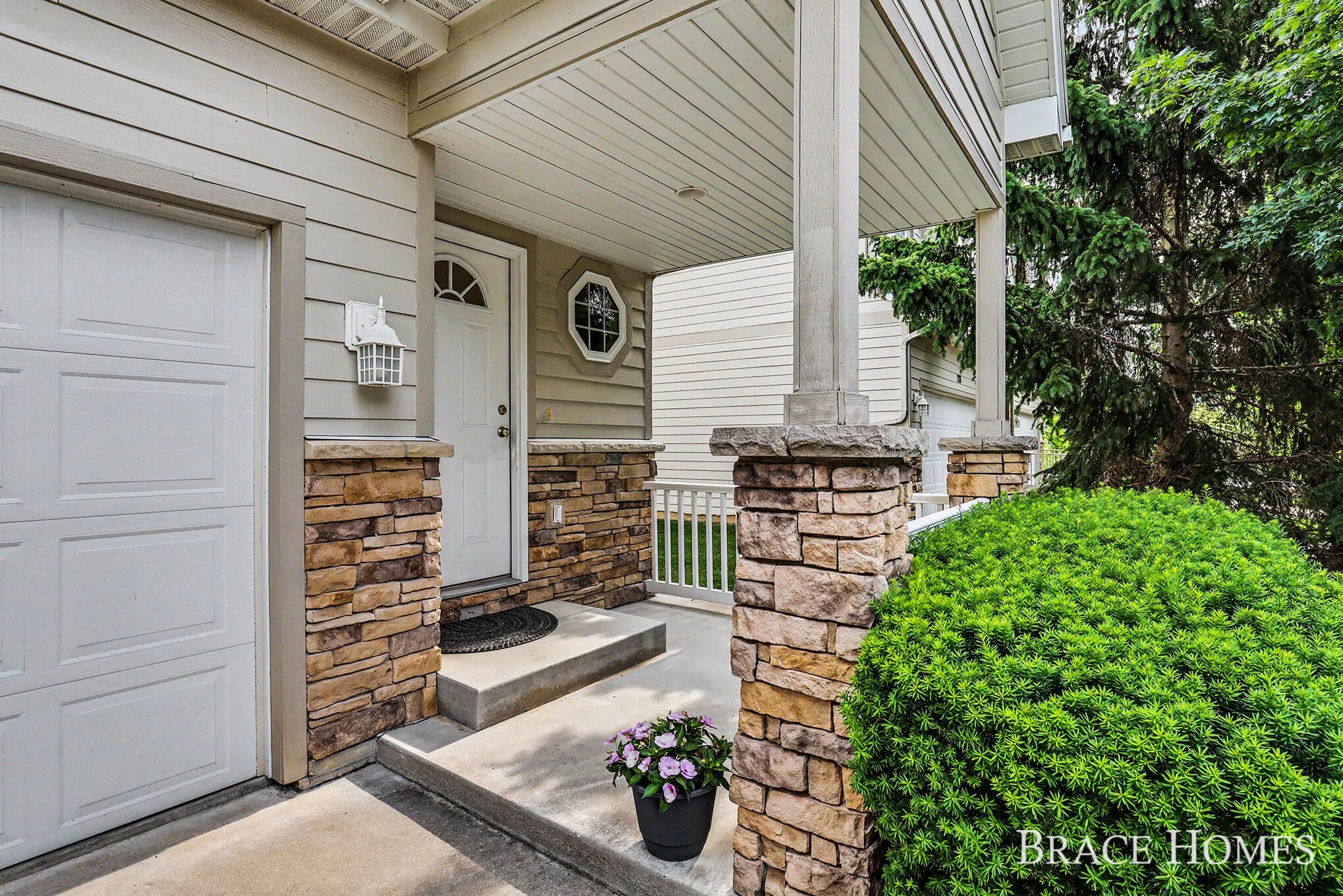 3079 Ledgestone Place NE Grand Rapids MI 49525