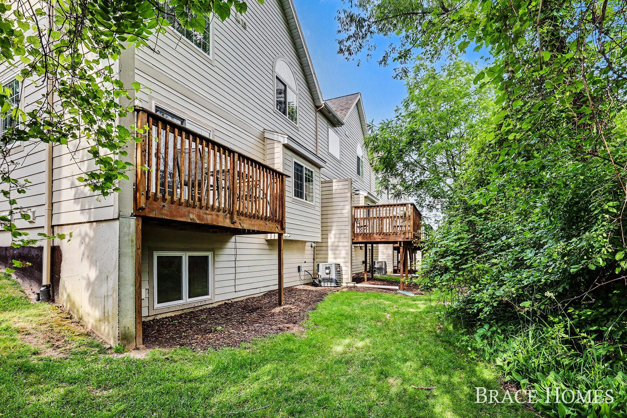 3079 Ledgestone Place NE Grand Rapids MI 49525