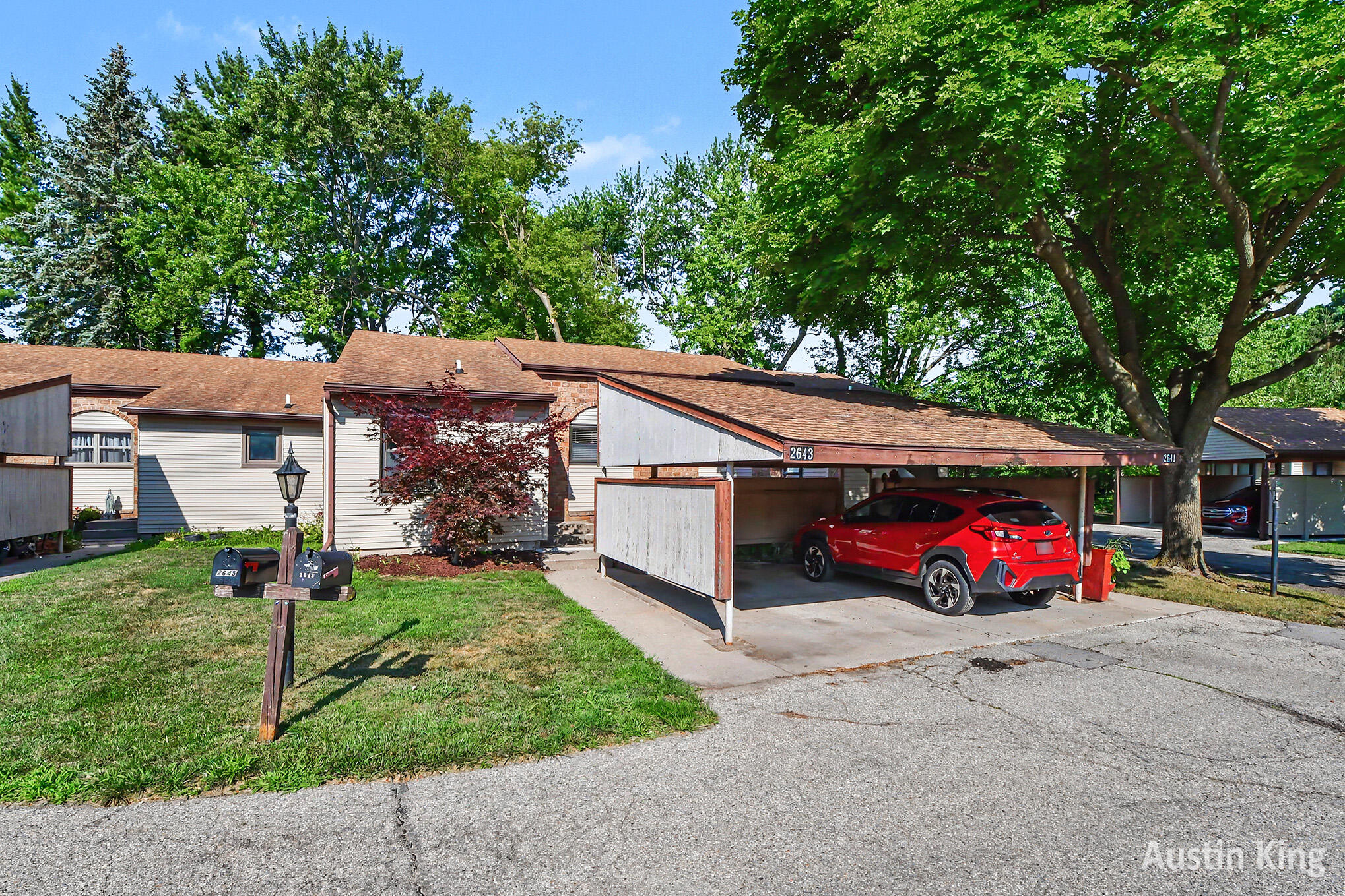 2643 Chatham Woods SE Grand Rapids MI 49546