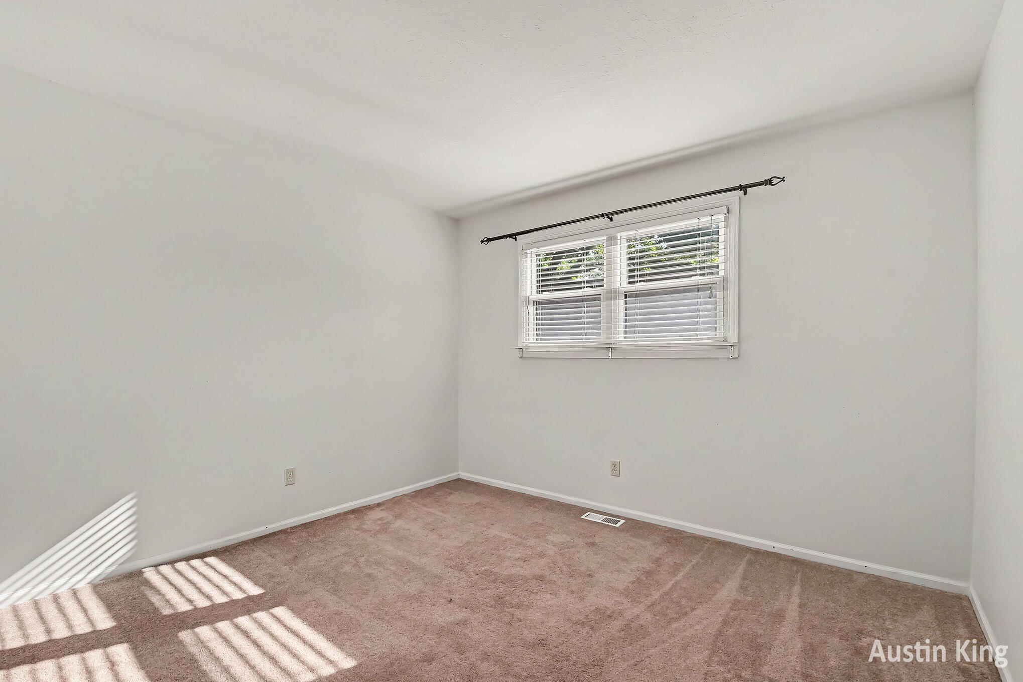 2643 Chatham Woods SE Grand Rapids MI 49546