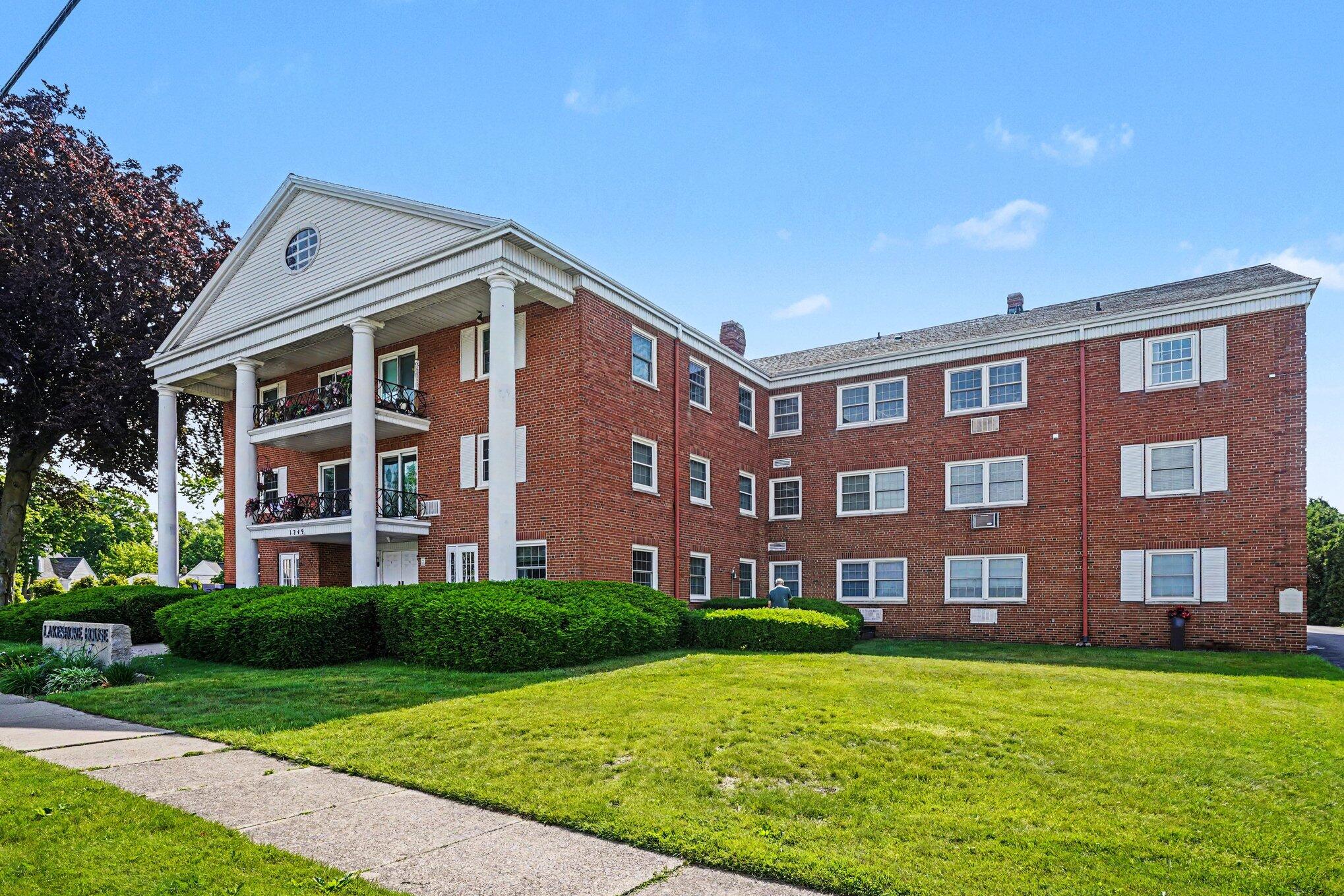 1249 Lakeshore Drive Muskegon MI 49441