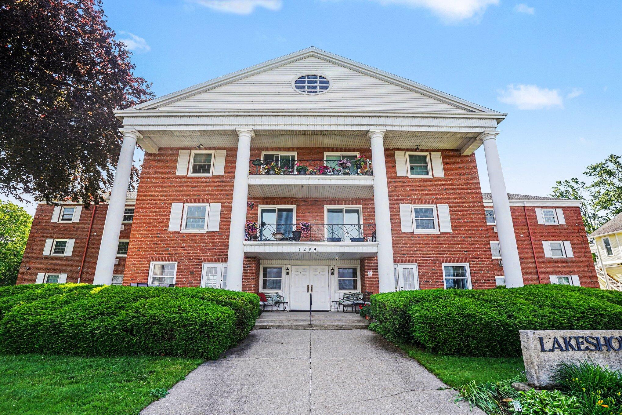 1249 Lakeshore Drive Muskegon MI 49441