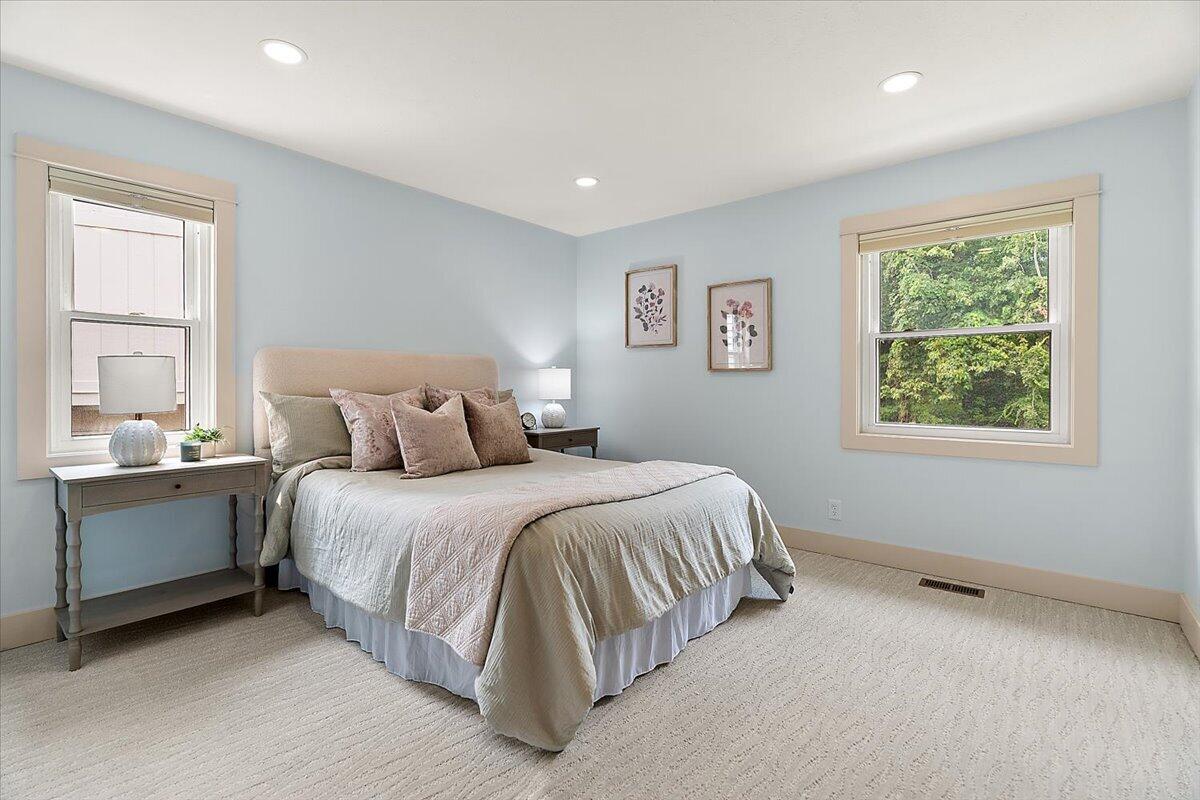 77 Skyline Circle NW Grand Rapids MI 49504