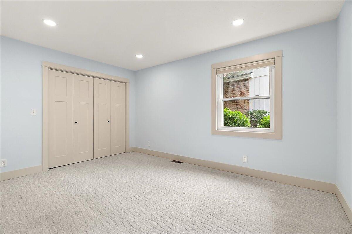77 Skyline Circle NW Grand Rapids MI 49504