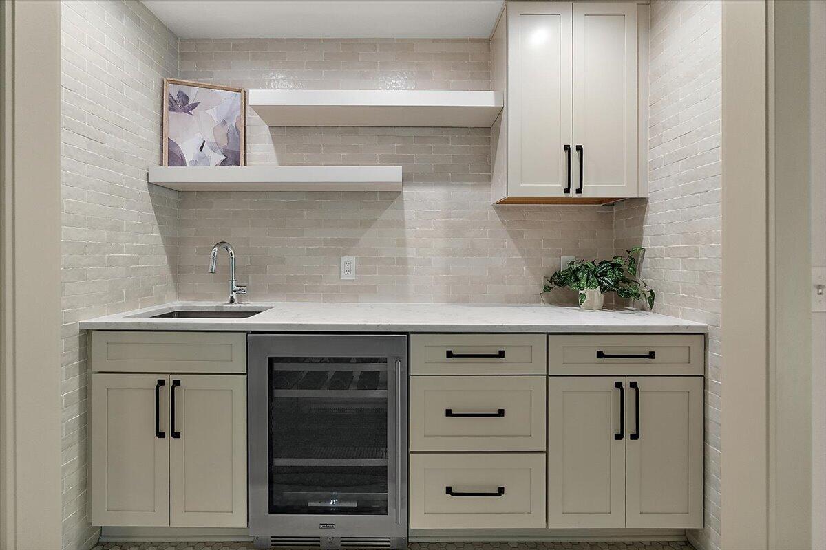77 Skyline Circle NW Grand Rapids MI 49504
