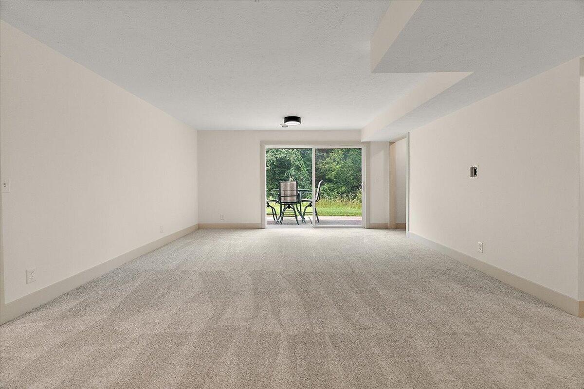 77 Skyline Circle NW Grand Rapids MI 49504