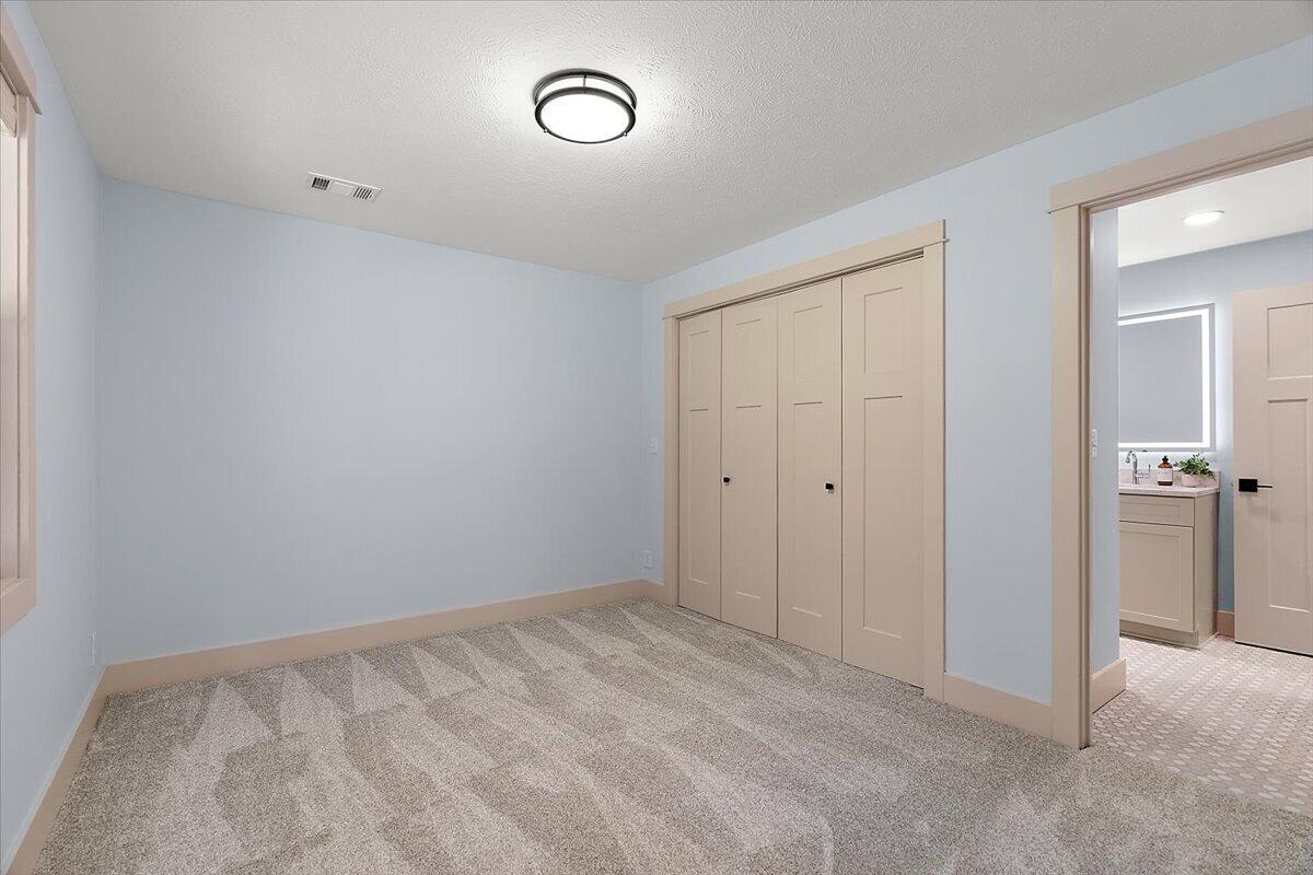 77 Skyline Circle NW Grand Rapids MI 49504