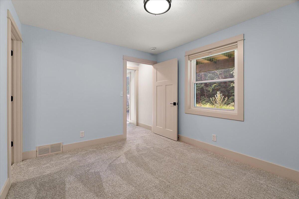 77 Skyline Circle NW Grand Rapids MI 49504