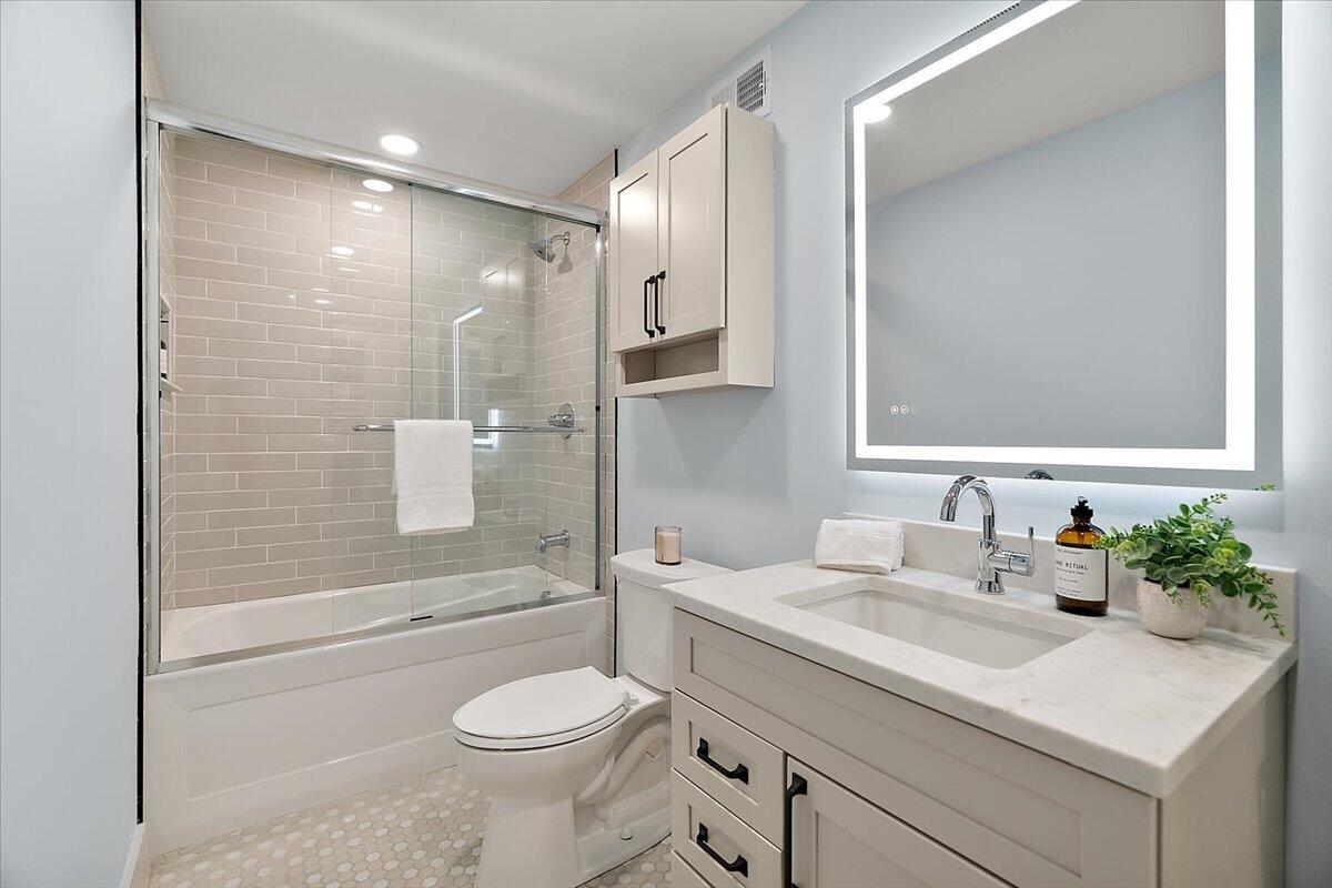 77 Skyline Circle NW Grand Rapids MI 49504