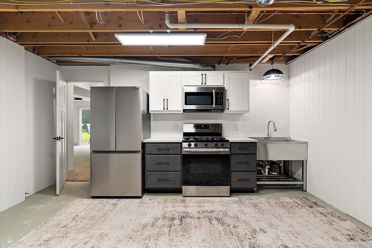 77 Skyline Circle NW Grand Rapids MI 49504