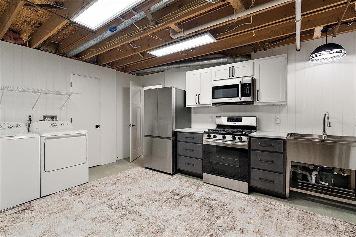 77 Skyline Circle NW Grand Rapids MI 49504
