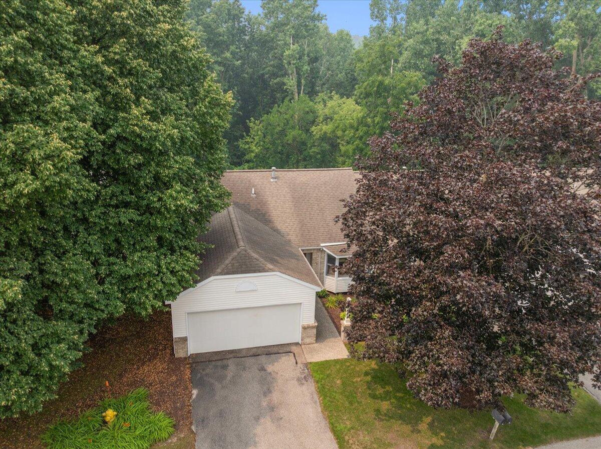 77 Skyline Circle NW Grand Rapids MI 49504