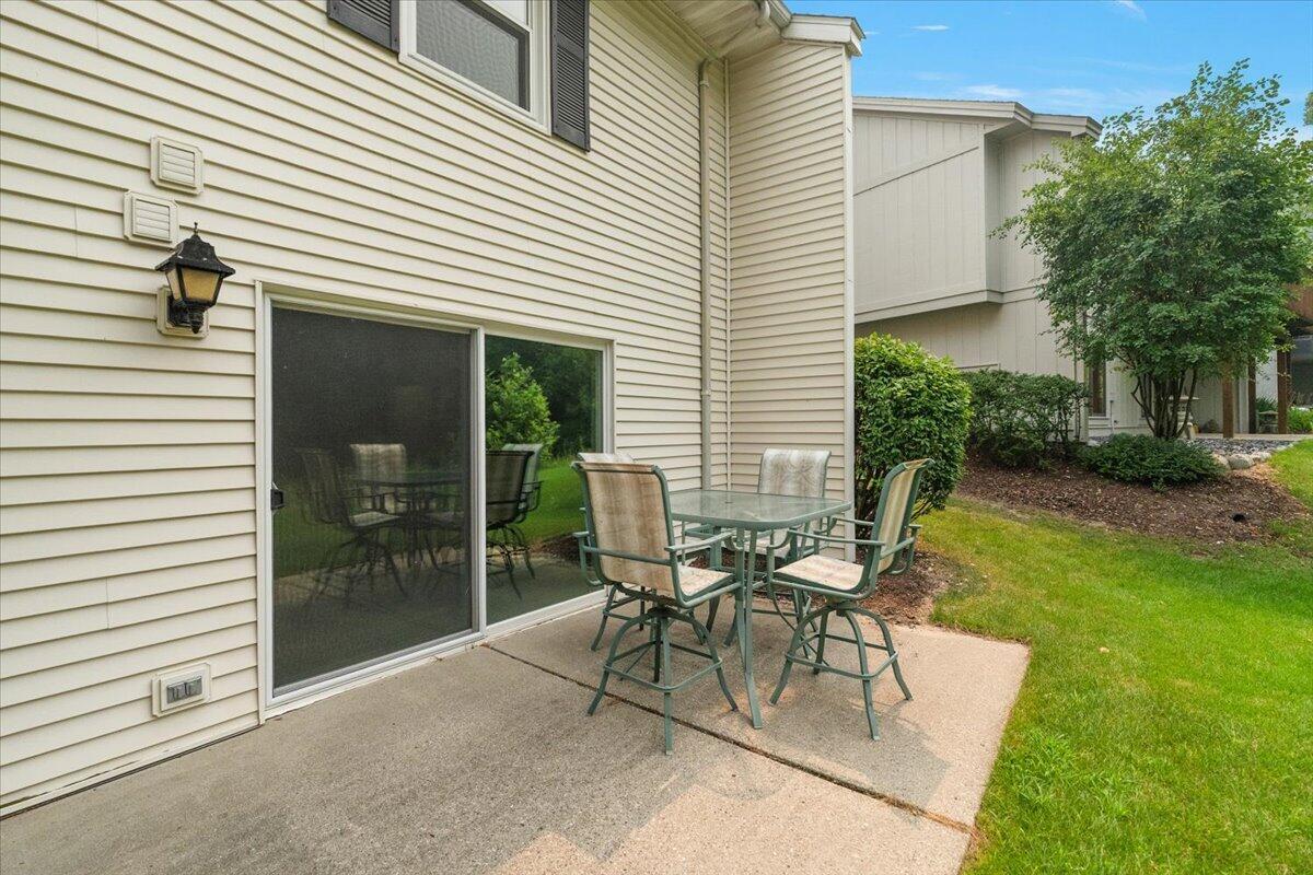 77 Skyline Circle NW Grand Rapids MI 49504