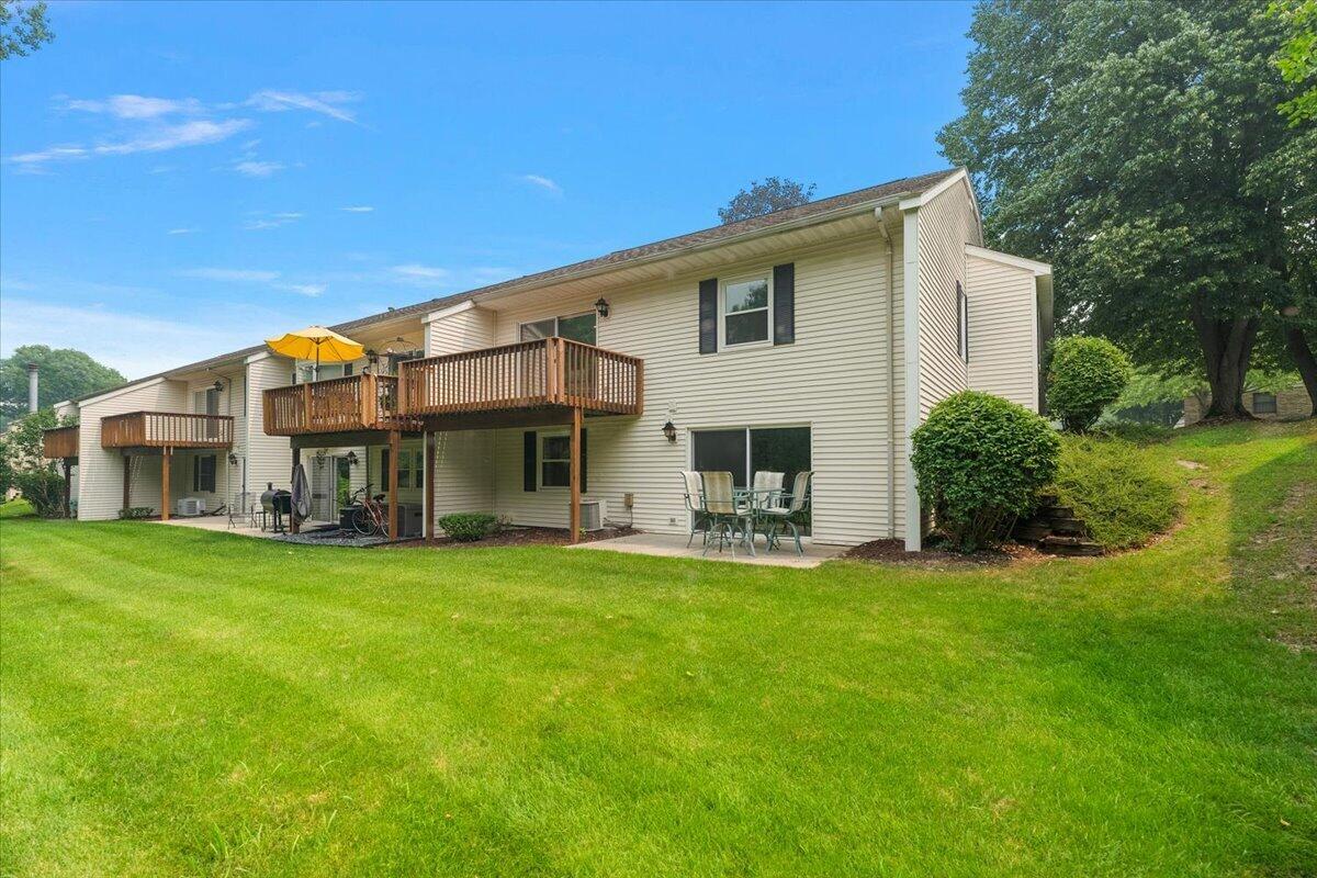 77 Skyline Circle NW Grand Rapids MI 49504