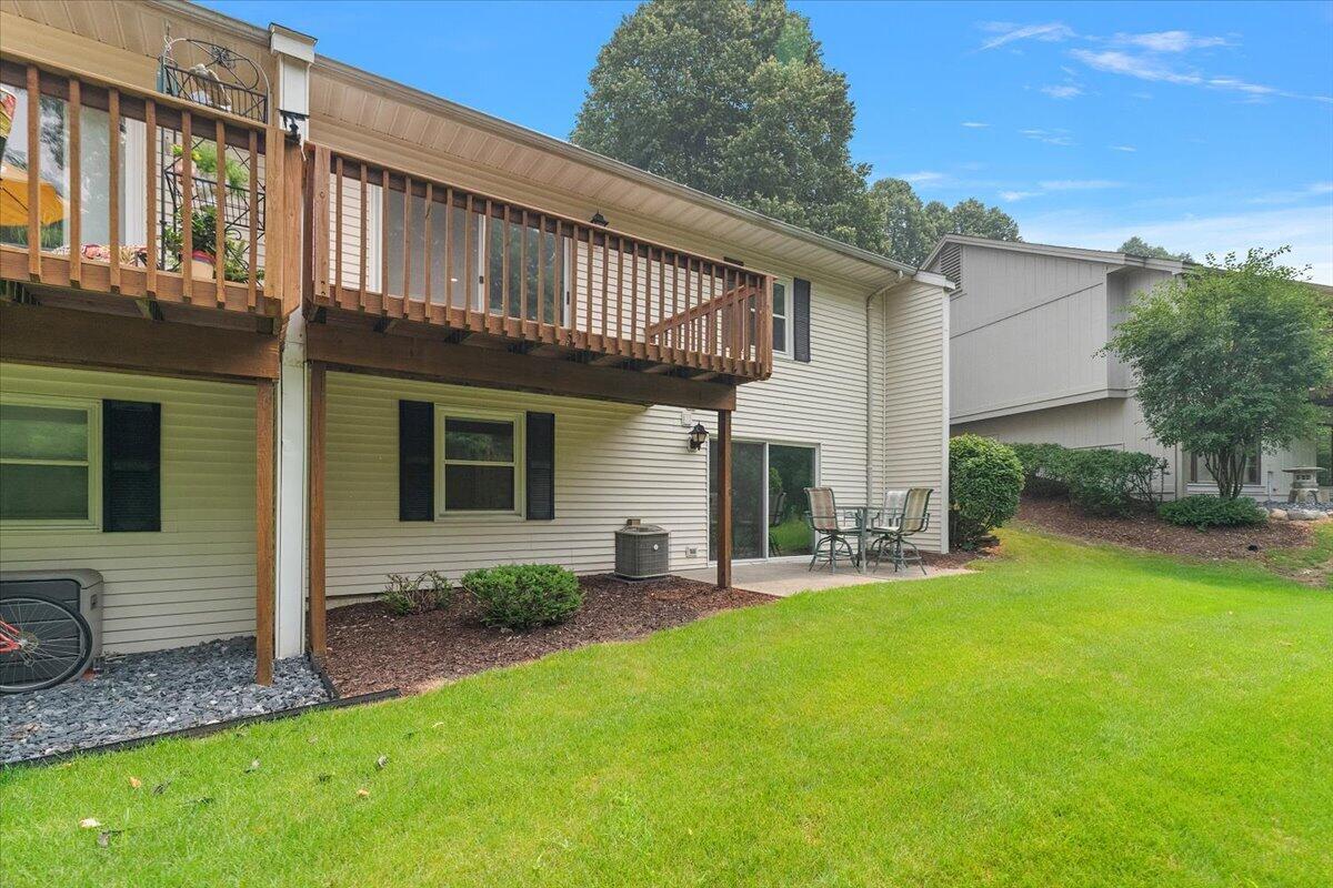 77 Skyline Circle NW Grand Rapids MI 49504
