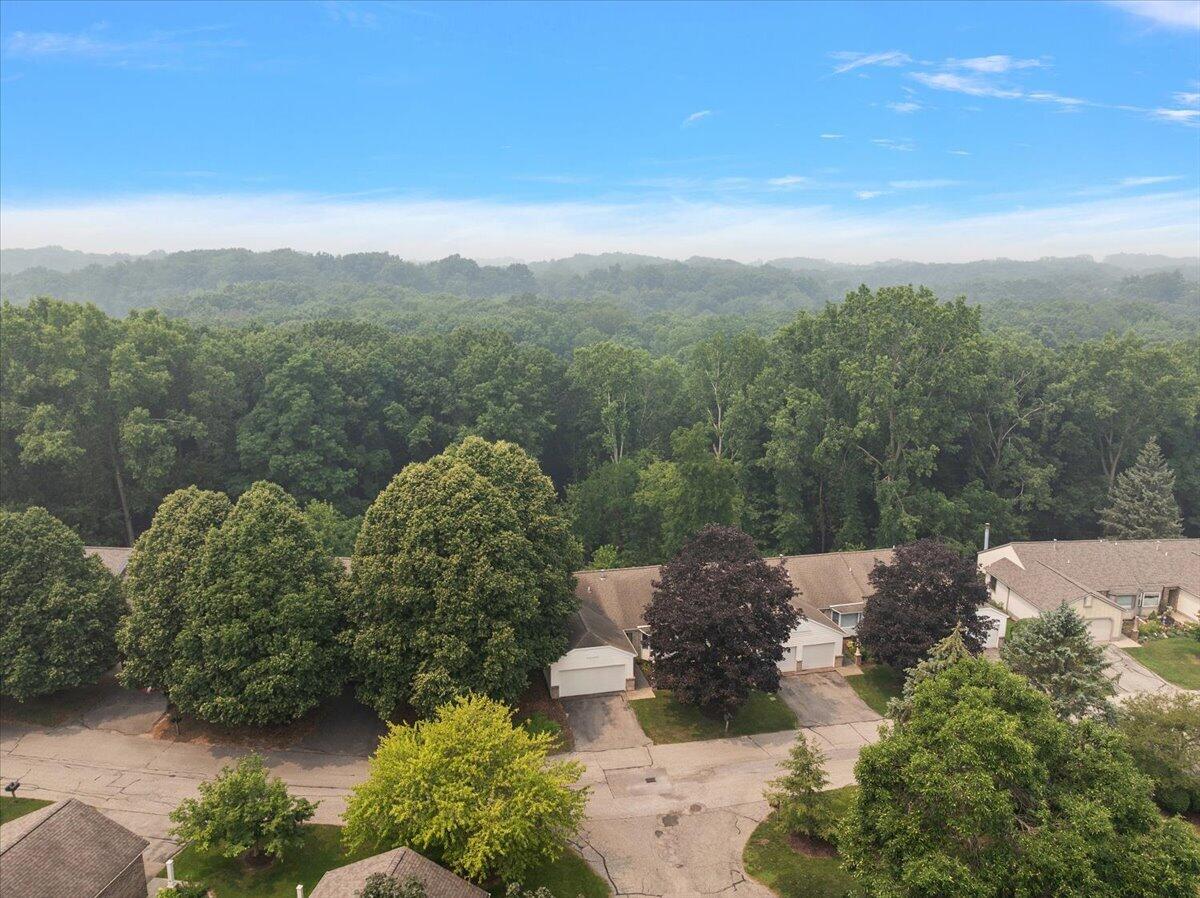 77 Skyline Circle NW Grand Rapids MI 49504