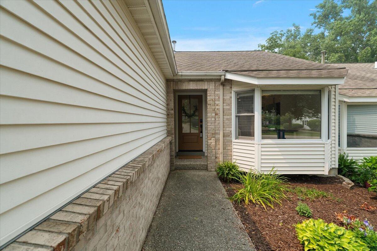 77 Skyline Circle NW Grand Rapids MI 49504