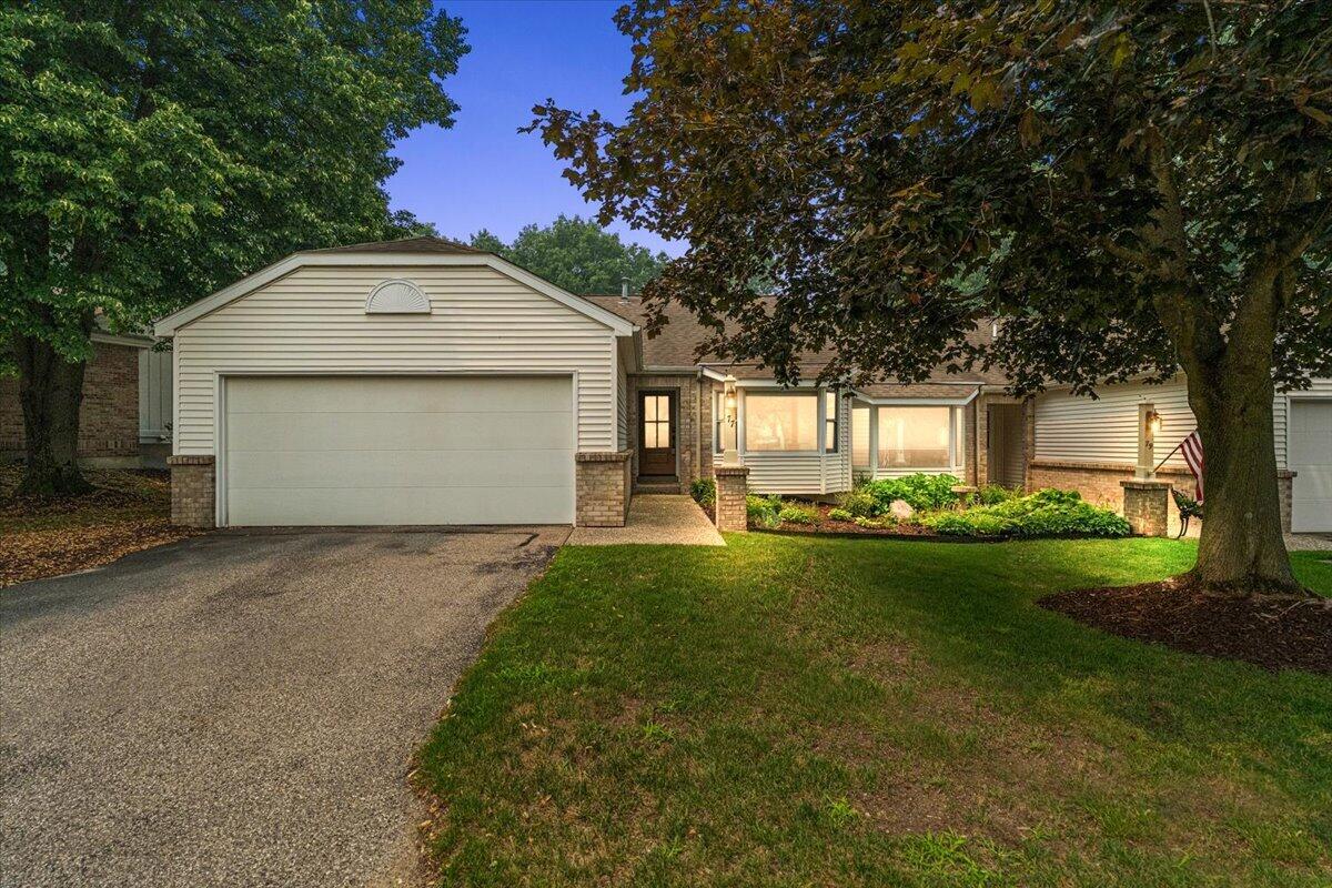 77 Skyline Circle NW Grand Rapids MI 49504