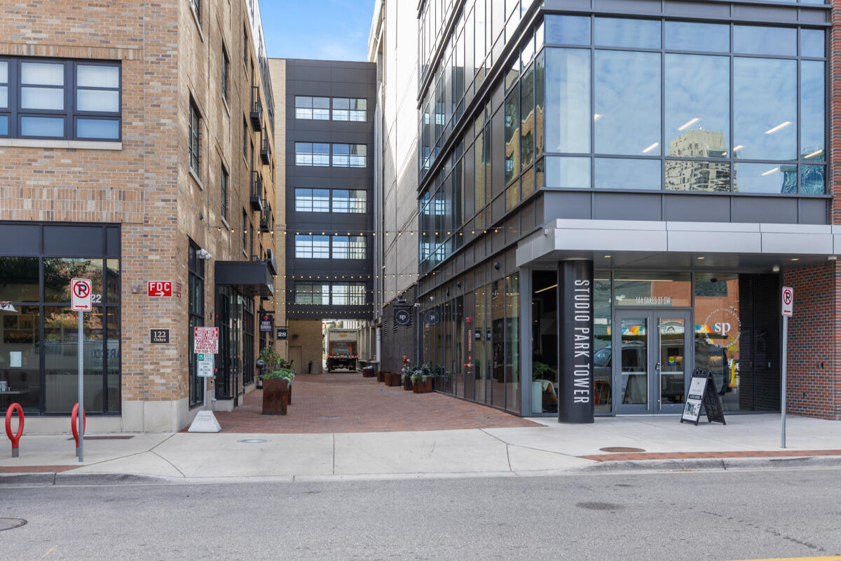 144 Oakes Street SW Grand Rapids MI 49503