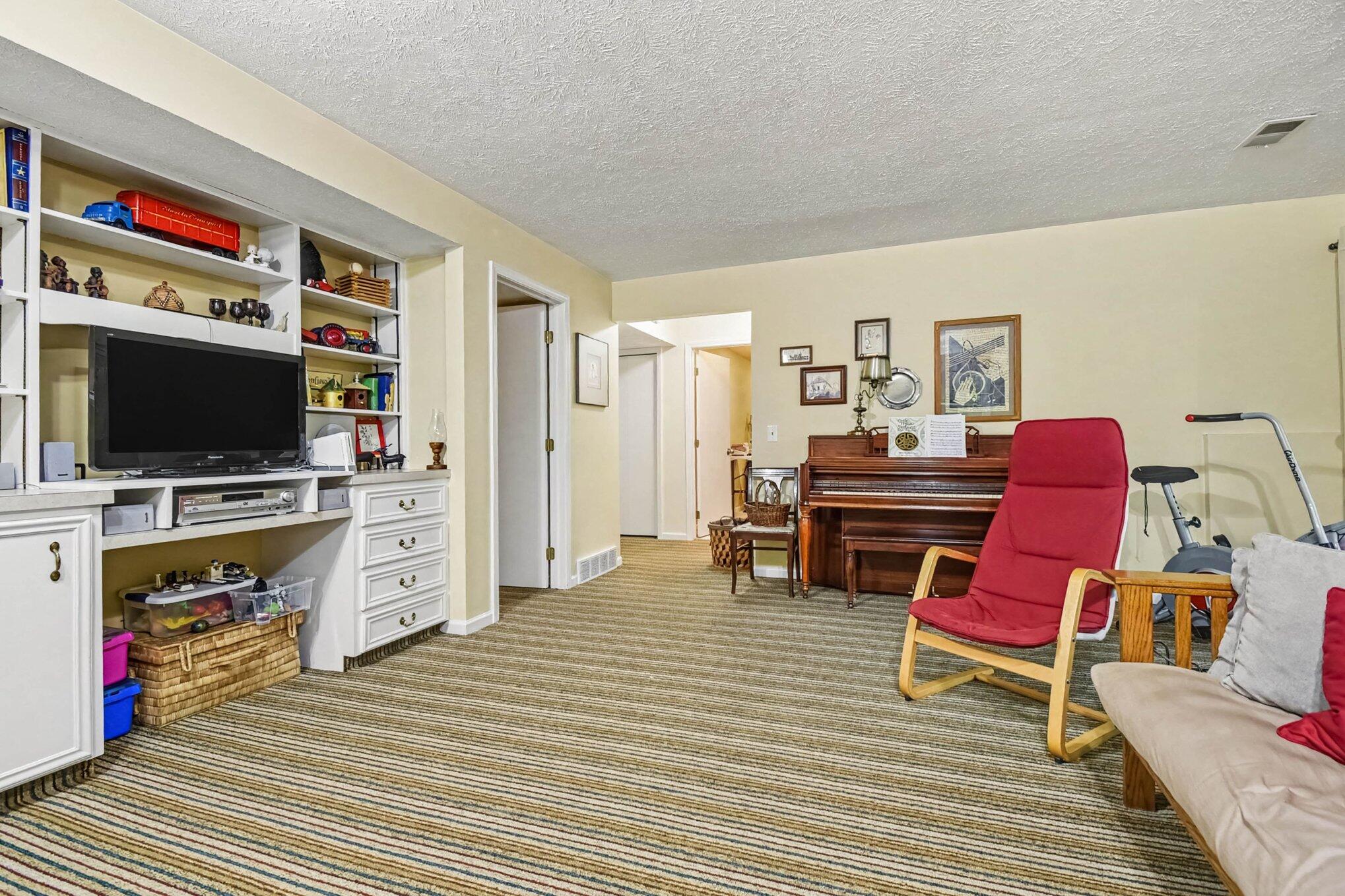 2133 North Cross Creek Drive SE Grand Rapids MI 49508