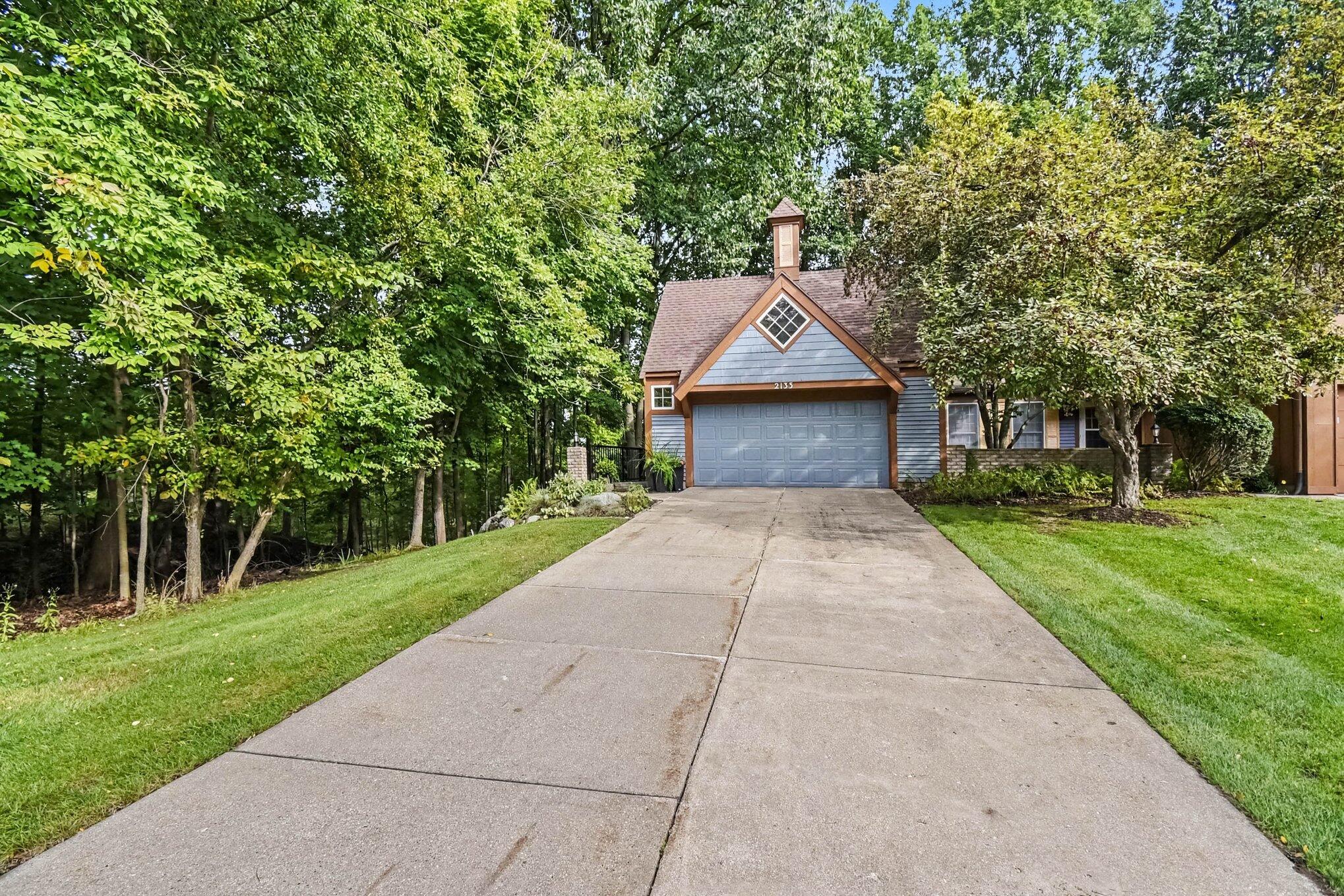 2133 North Cross Creek Drive SE Grand Rapids MI 49508