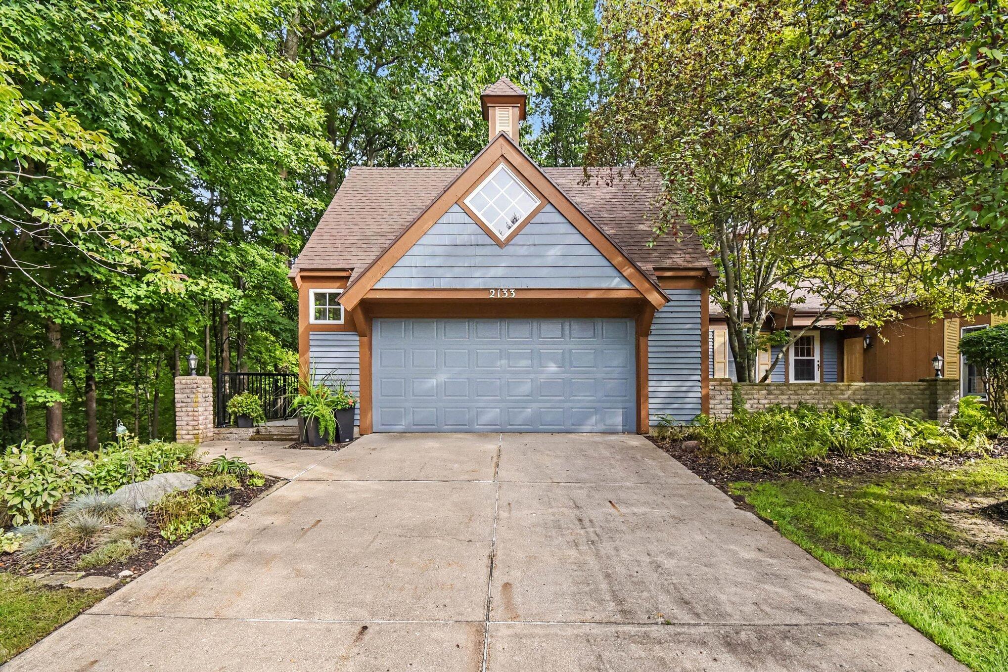 2133 North Cross Creek Drive SE Grand Rapids MI 49508