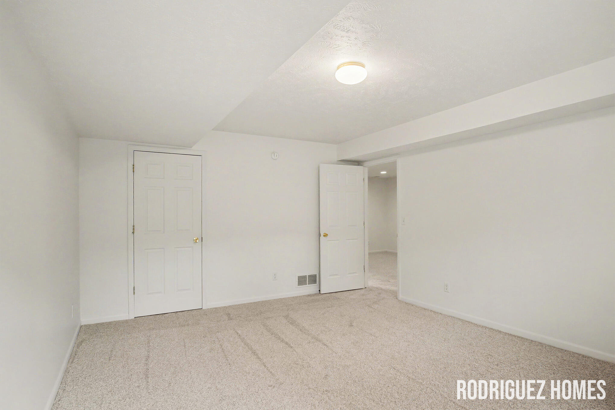 2621 Cascade Place Drive SE Grand Rapids MI 49546
